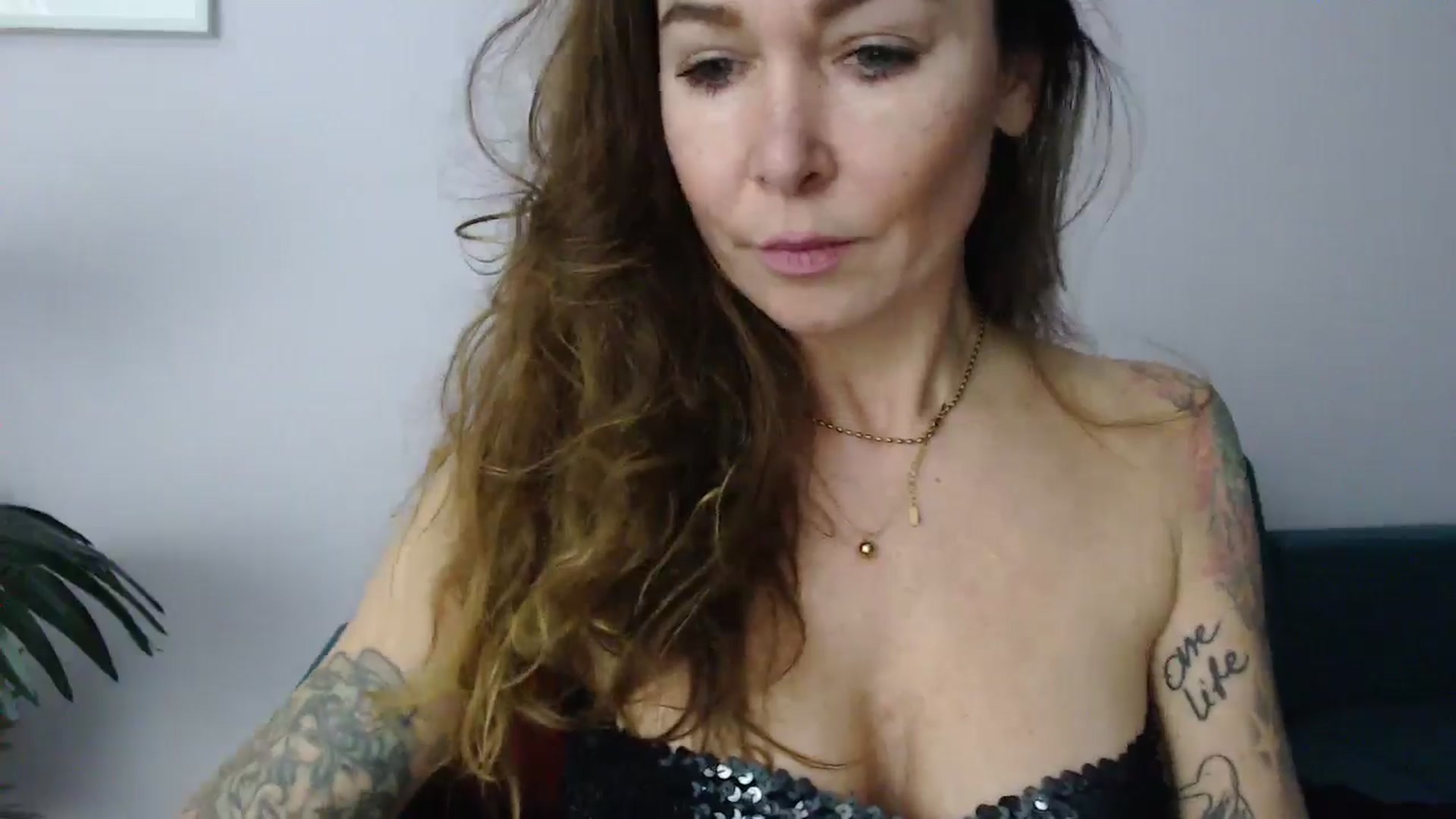 Gallery image thumbnail from Delilah_sweet's myfreecams stream on, 11/25/2024, 18:19 image 13 of 20