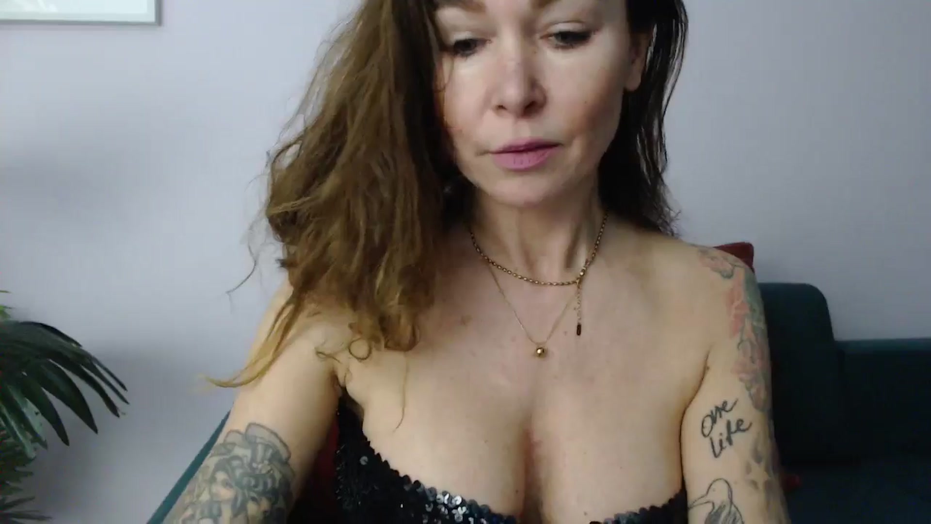Gallery image thumbnail from Delilah_sweet's myfreecams stream on, 11/25/2024, 18:19 image 15 of 20