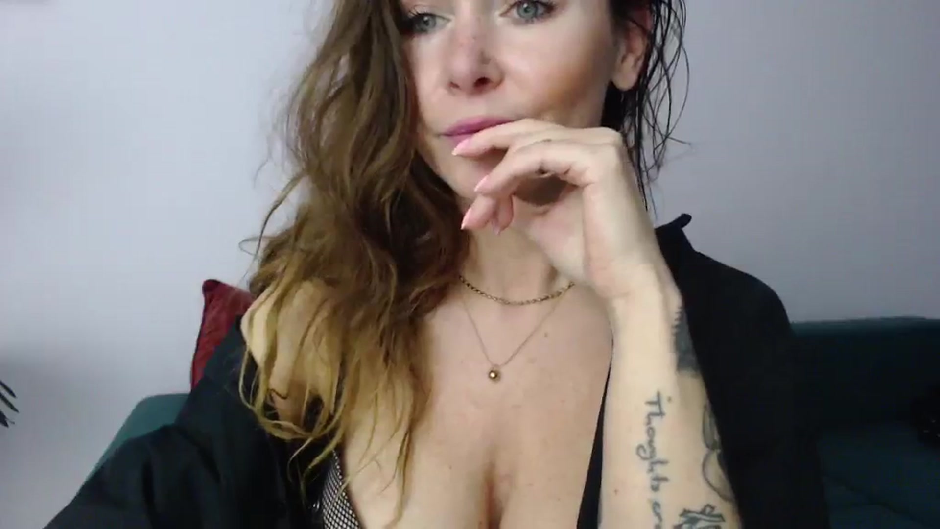 Gallery image thumbnail from Delilah_sweet's myfreecams stream on, 12/03/2024, 17:46 image 4 of 20