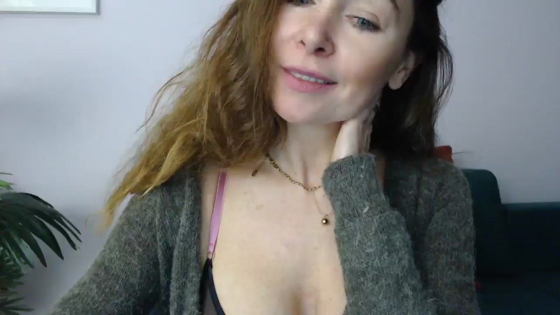 Gallery image thumbnail from Delilah_sweet's myfreecams stream on, 12/04/2024, 17:55 image 17 of 20