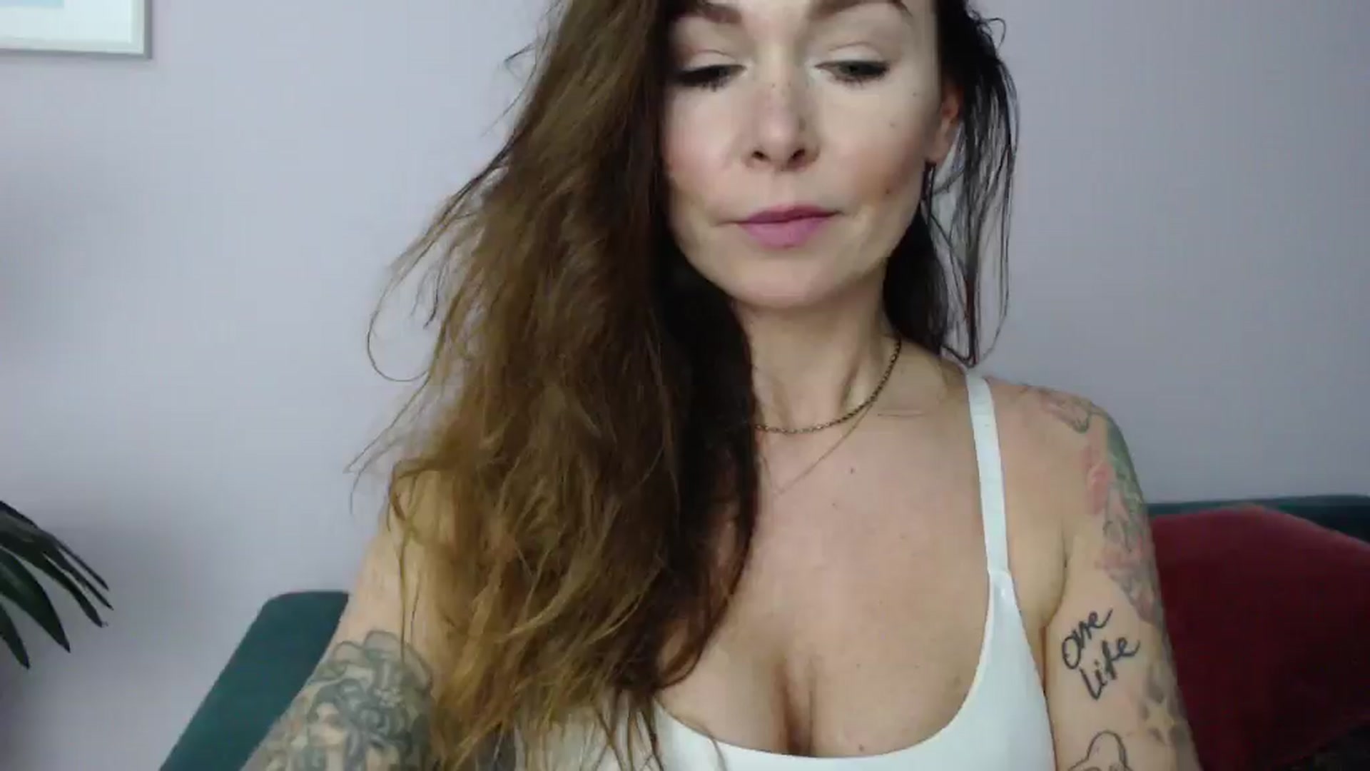 Gallery image thumbnail from Delilah_sweet's myfreecams stream on, 03/05/2025, 17:49 image 14 of 20