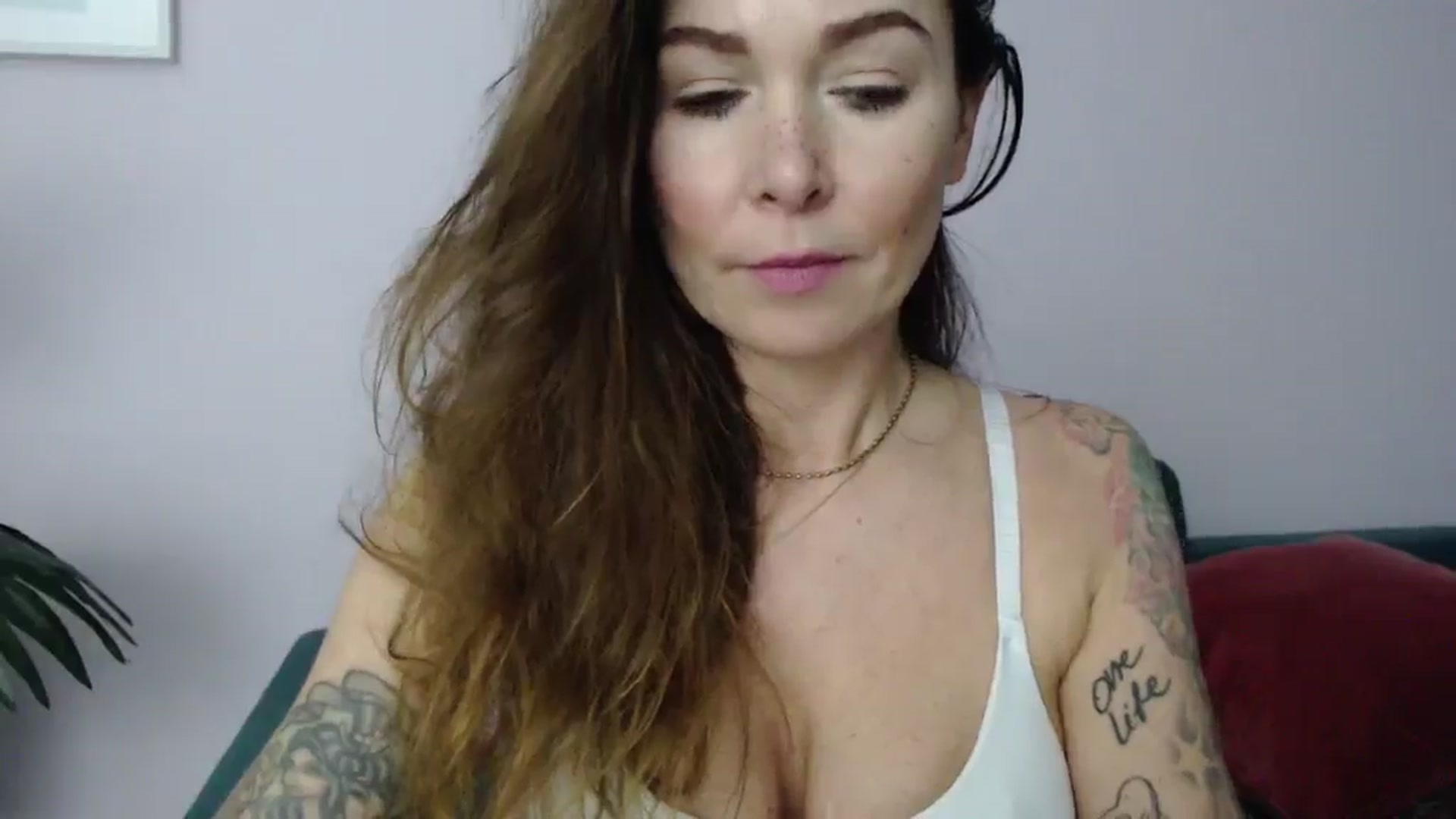 Gallery image thumbnail from Delilah_sweet's myfreecams stream on, 03/05/2025, 17:49 image 9 of 20