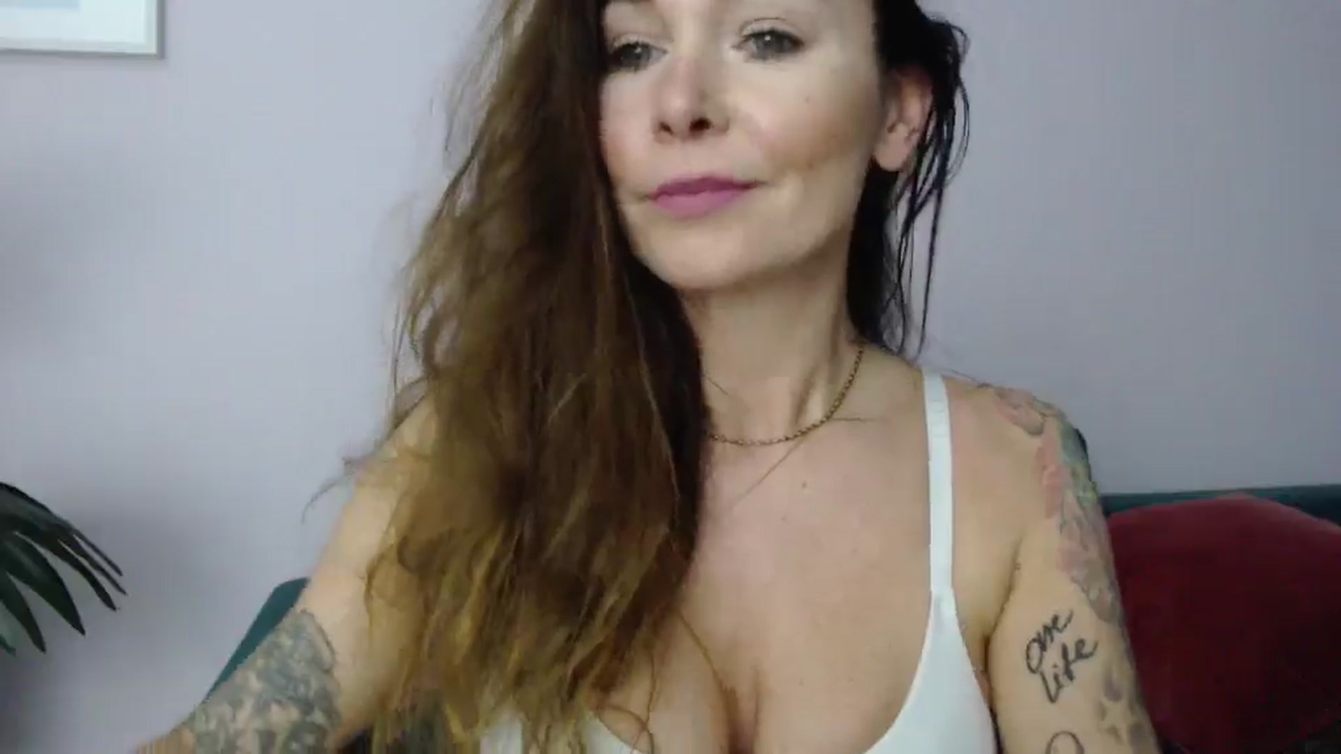 Gallery image thumbnail from Delilah_sweet's myfreecams stream on, 03/05/2025, 17:49 image 12 of 20