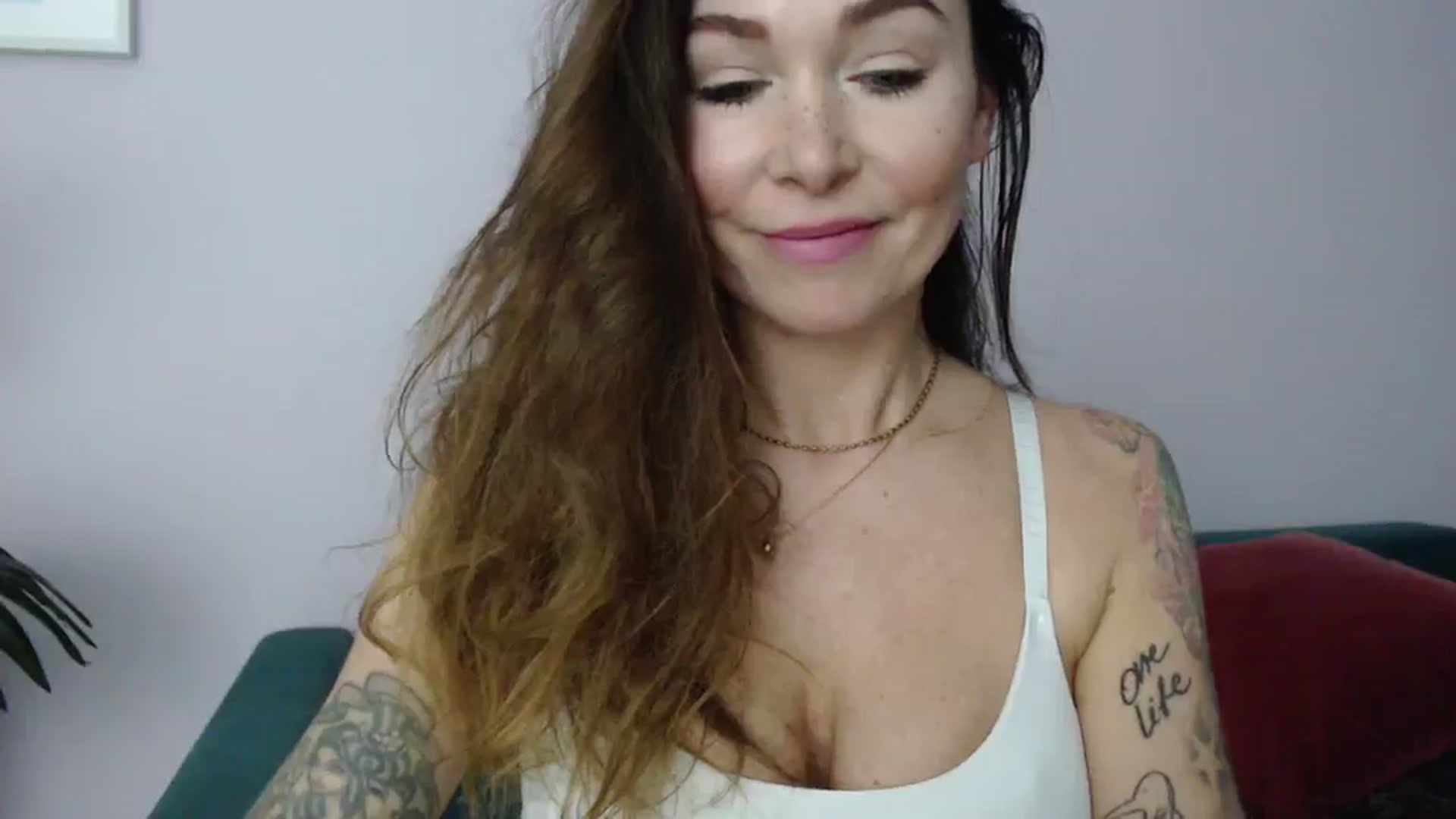 Gallery image thumbnail from Delilah_sweet's myfreecams stream on, 03/05/2025, 17:49 image 18 of 20