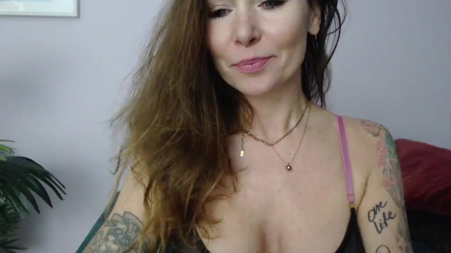 Gallery image thumbnail from Delilah_sweet's myfreecams stream on, 03/12/2025, 18:29 image 18 of 20