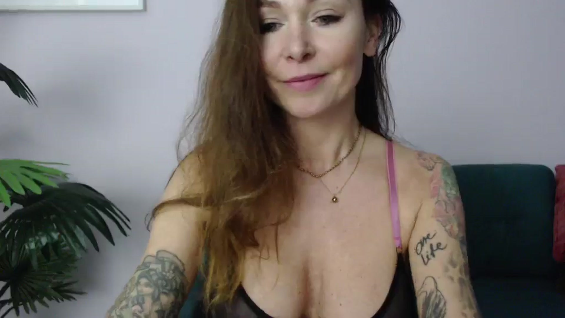 Gallery image thumbnail from Delilah_sweet's myfreecams stream on, 03/12/2025, 18:29 image 12 of 20