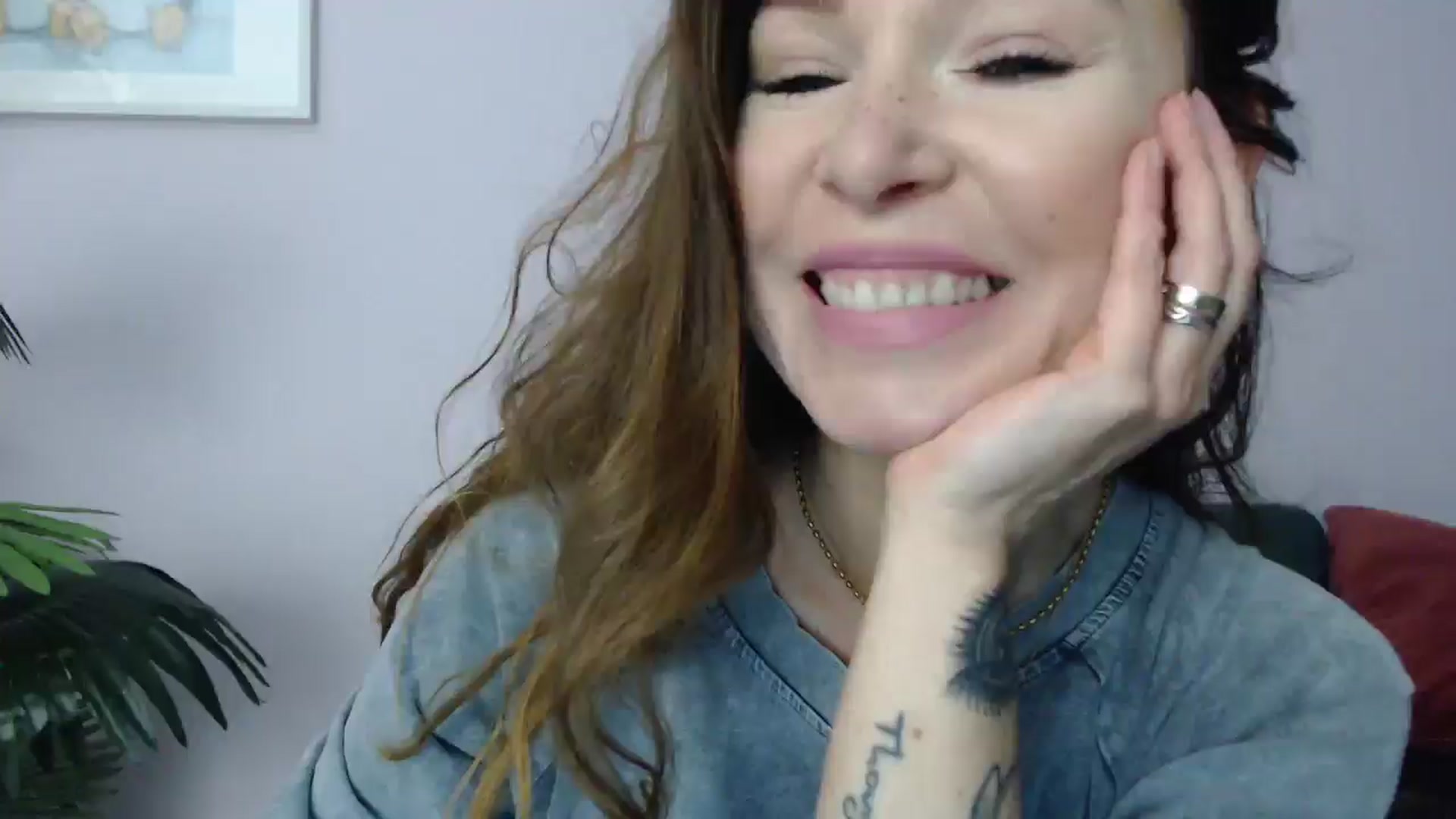 Gallery image thumbnail from Delilah_sweet's myfreecams stream on, 03/17/2025, 16:42 image 2 of 20