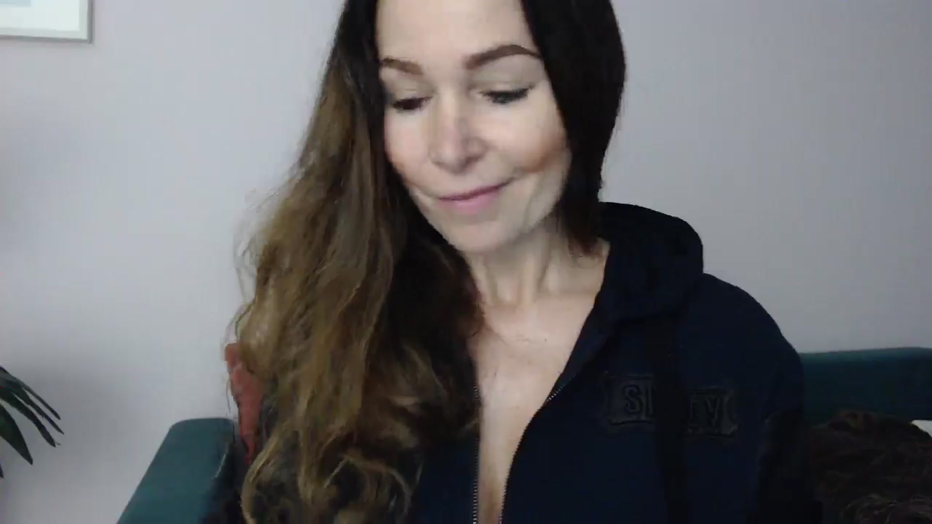 Gallery image thumbnail from Delilah_sweet's myfreecams stream on, 04/08/2025, 16:00 image 15 of 20
