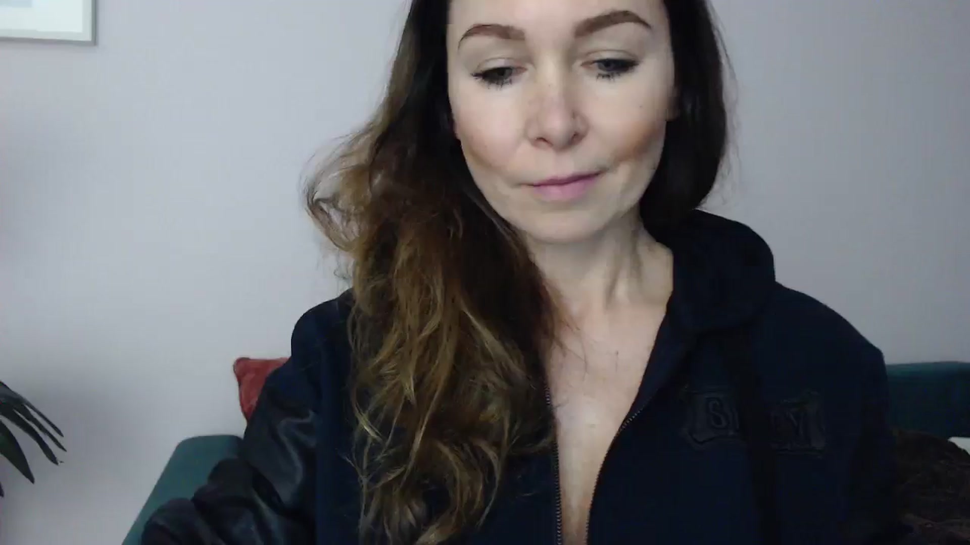 Gallery image thumbnail from Delilah_sweet's myfreecams stream on, 04/08/2025, 16:00 image 14 of 20