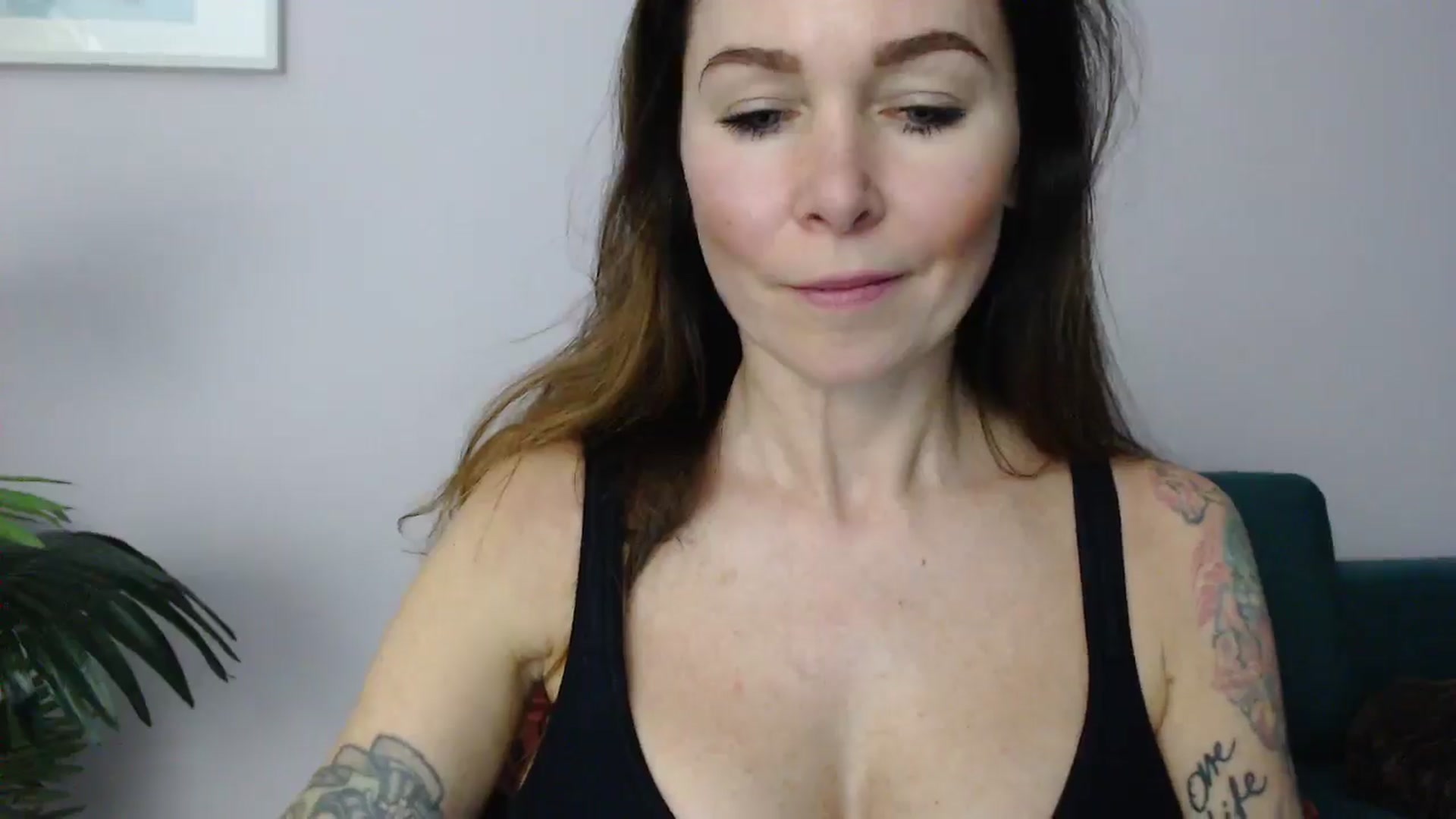Gallery image thumbnail from Delilah_sweet's myfreecams stream on, 04/08/2025, 17:08 image 19 of 20