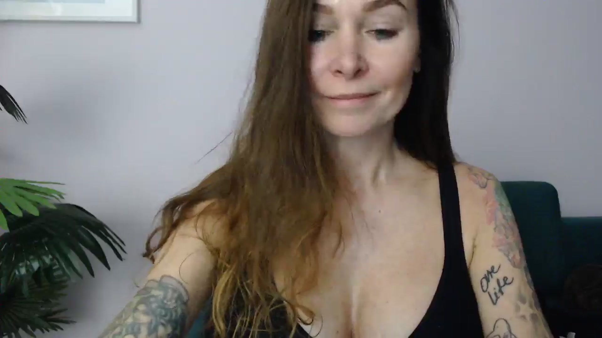 Gallery image thumbnail from Delilah_sweet's myfreecams stream on, 04/09/2025, 16:38 image 17 of 20