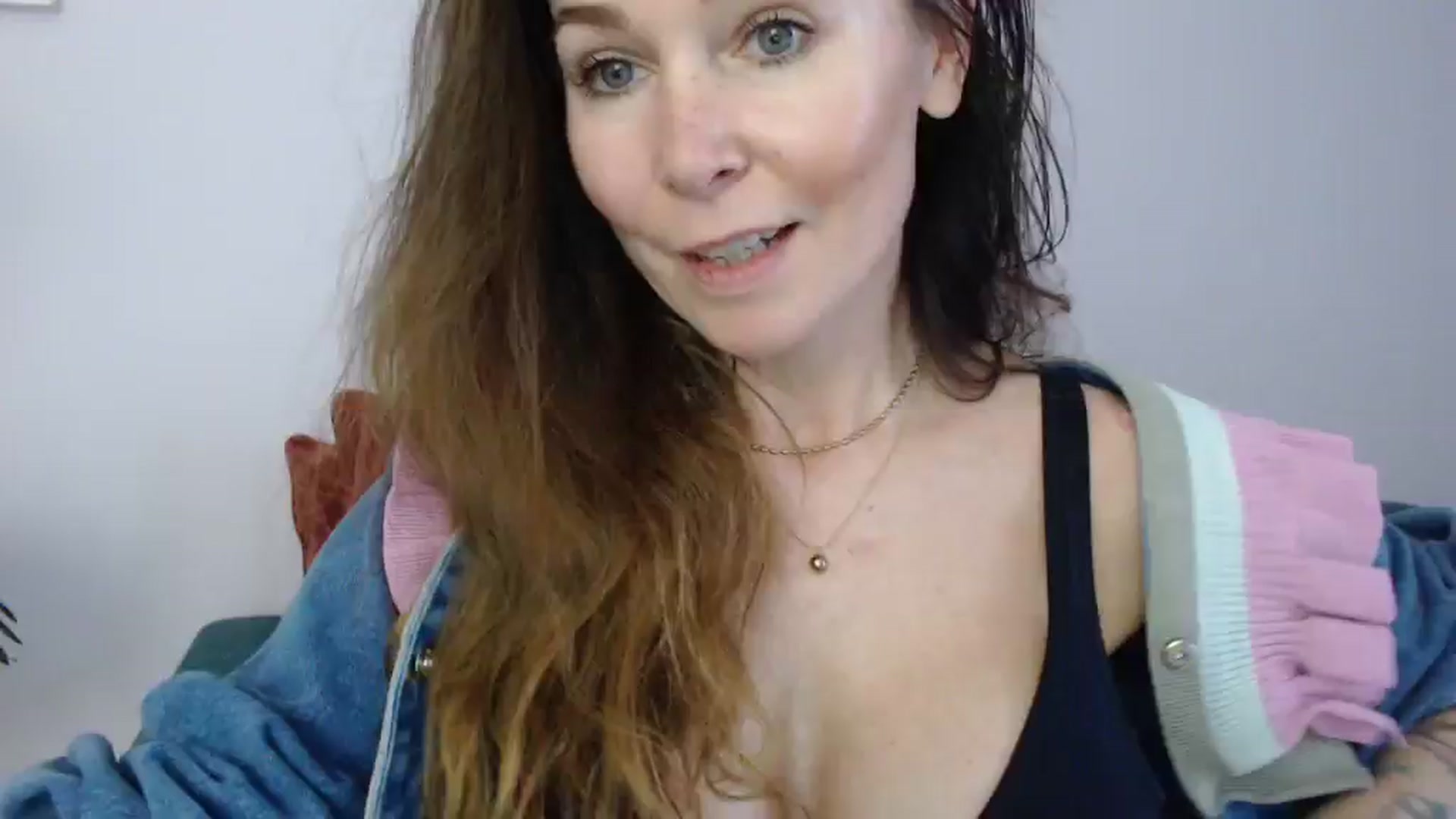 Gallery image thumbnail from Delilah_sweet's myfreecams stream on, 04/14/2025, 18:00 image 6 of 20