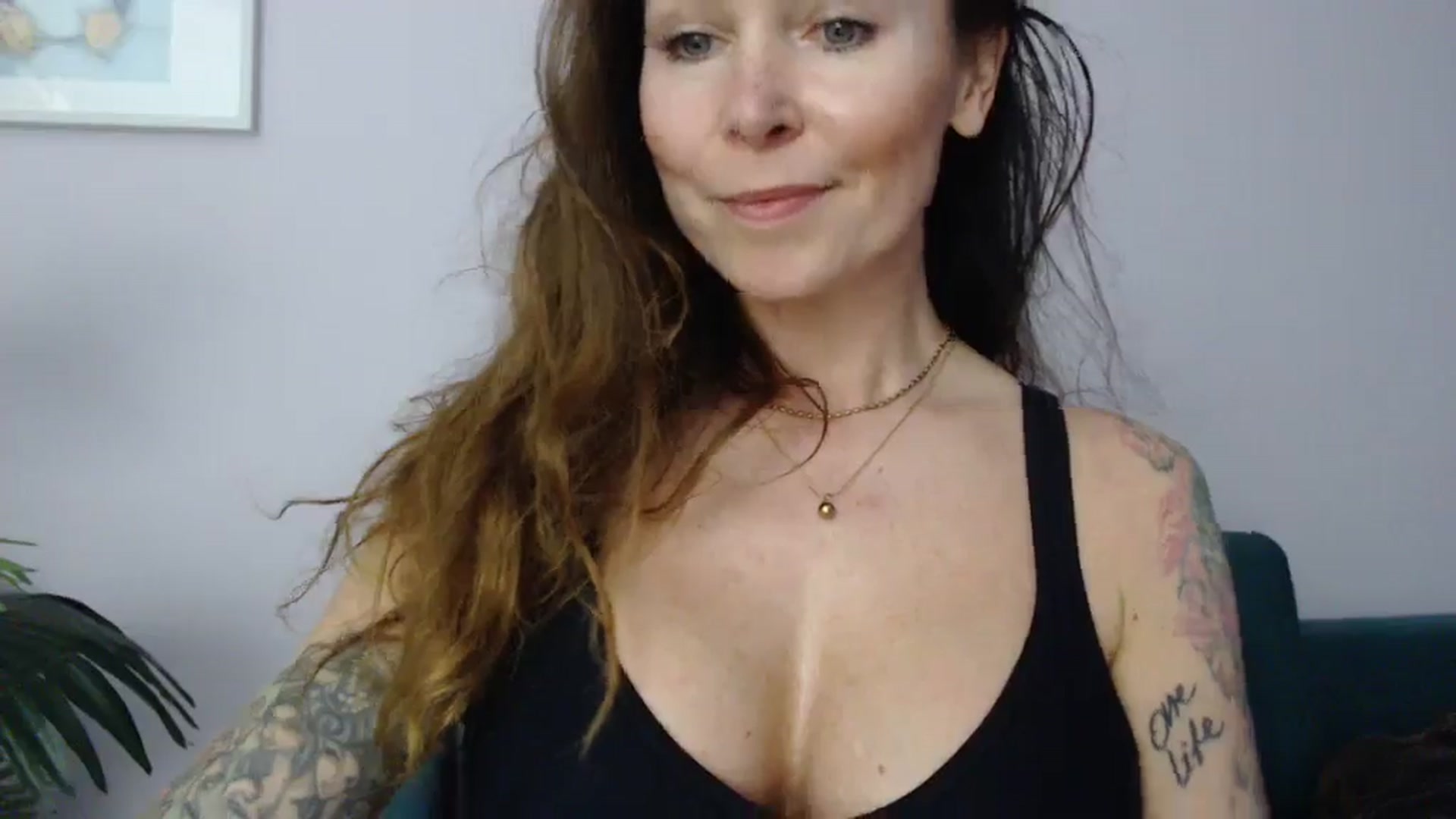 Gallery image thumbnail from Delilah_sweet's myfreecams stream on, 04/14/2025, 18:00 image 18 of 20