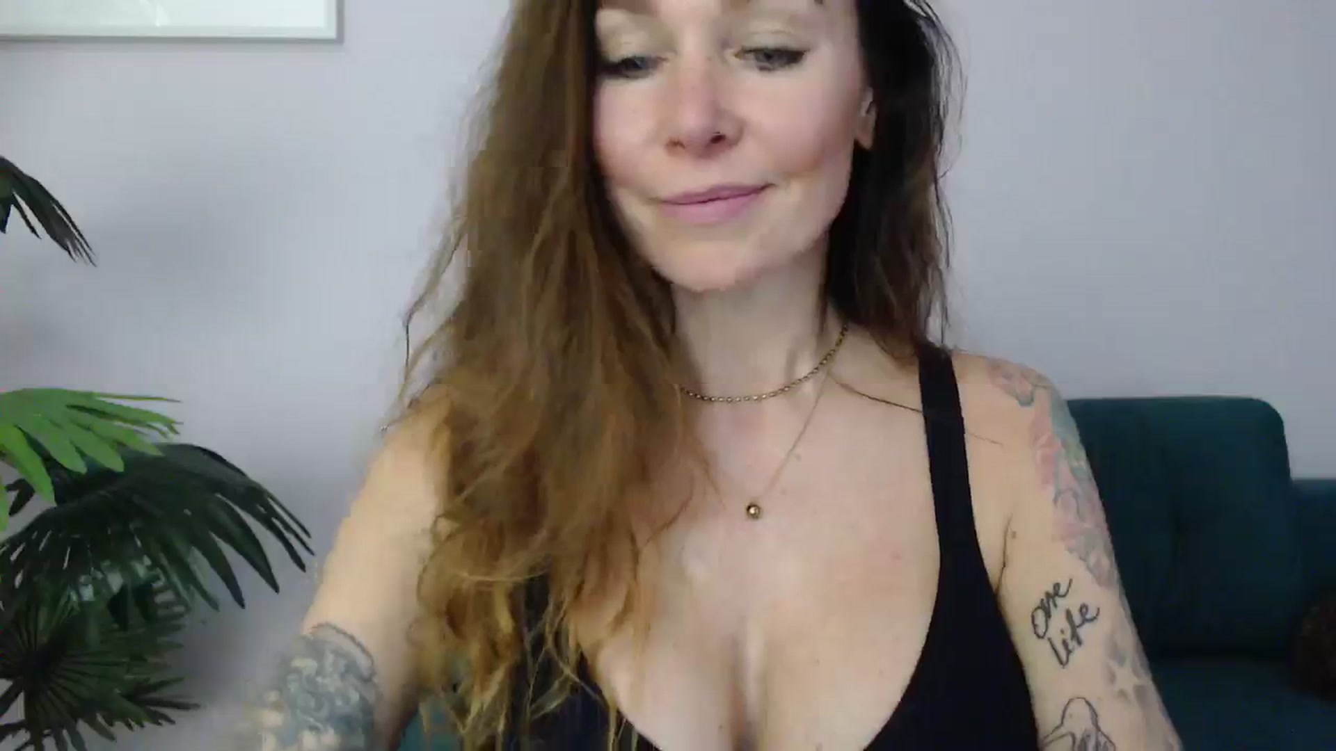 Gallery image thumbnail from Delilah_sweet's myfreecams stream on, 04/15/2025, 16:42 image 18 of 20