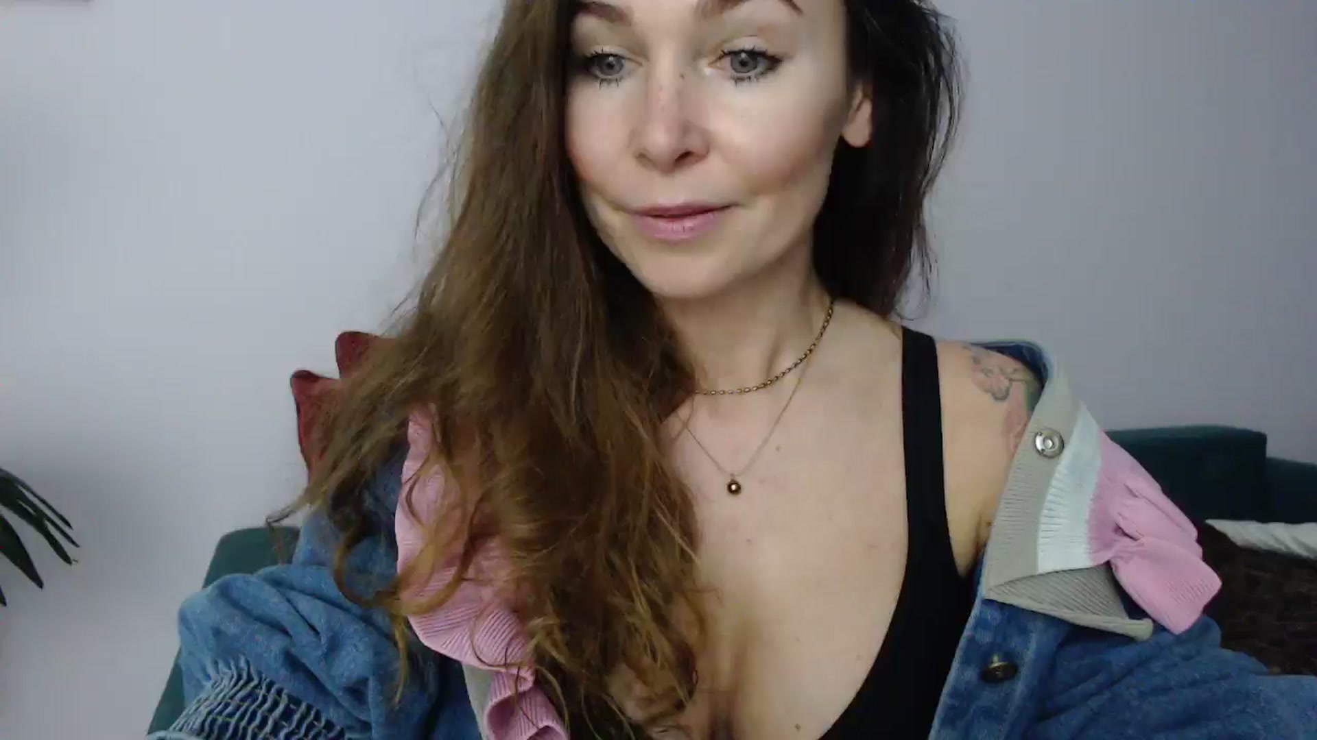Gallery image thumbnail from Delilah_sweet's myfreecams stream on, 04/15/2025, 18:08 image 12 of 20