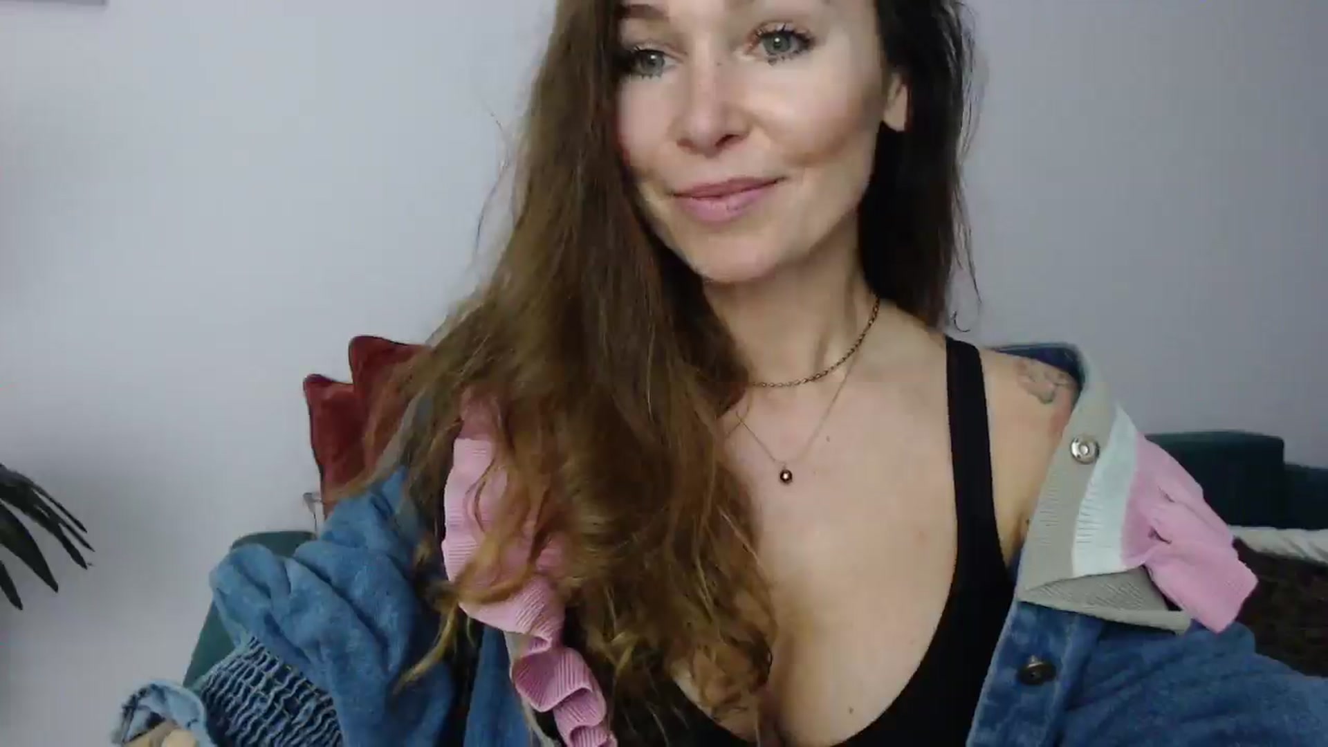 Gallery image thumbnail from Delilah_sweet's myfreecams stream on, 04/15/2025, 18:08 image 14 of 20