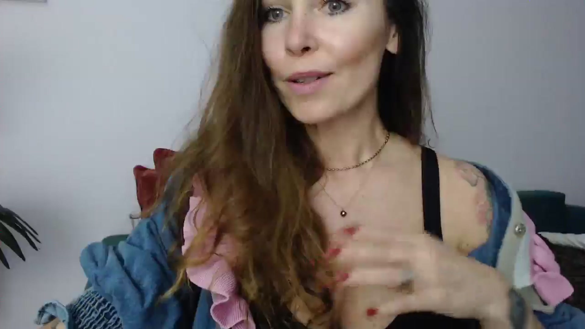 Gallery image thumbnail from Delilah_sweet's myfreecams stream on, 04/15/2025, 18:08 image 15 of 20