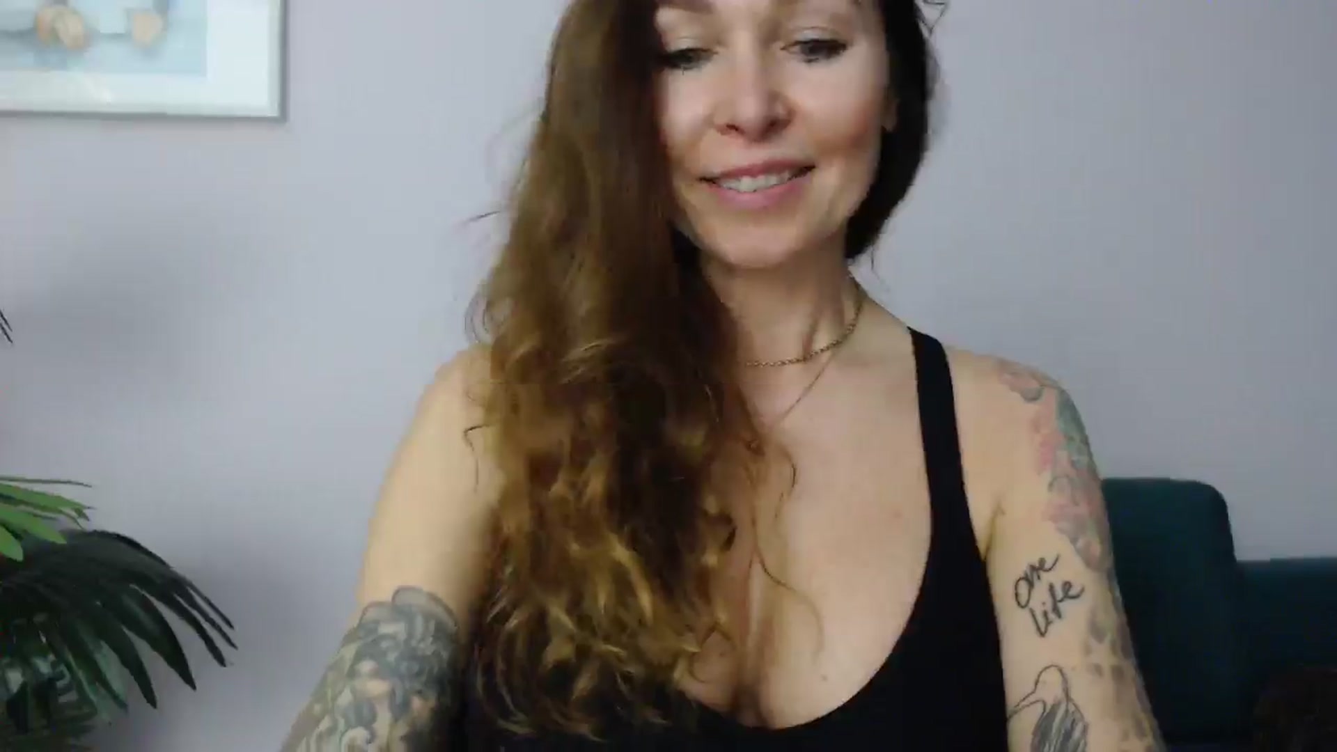 Gallery image thumbnail from Delilah_sweet's myfreecams stream on, 04/15/2025, 18:26 image 14 of 20