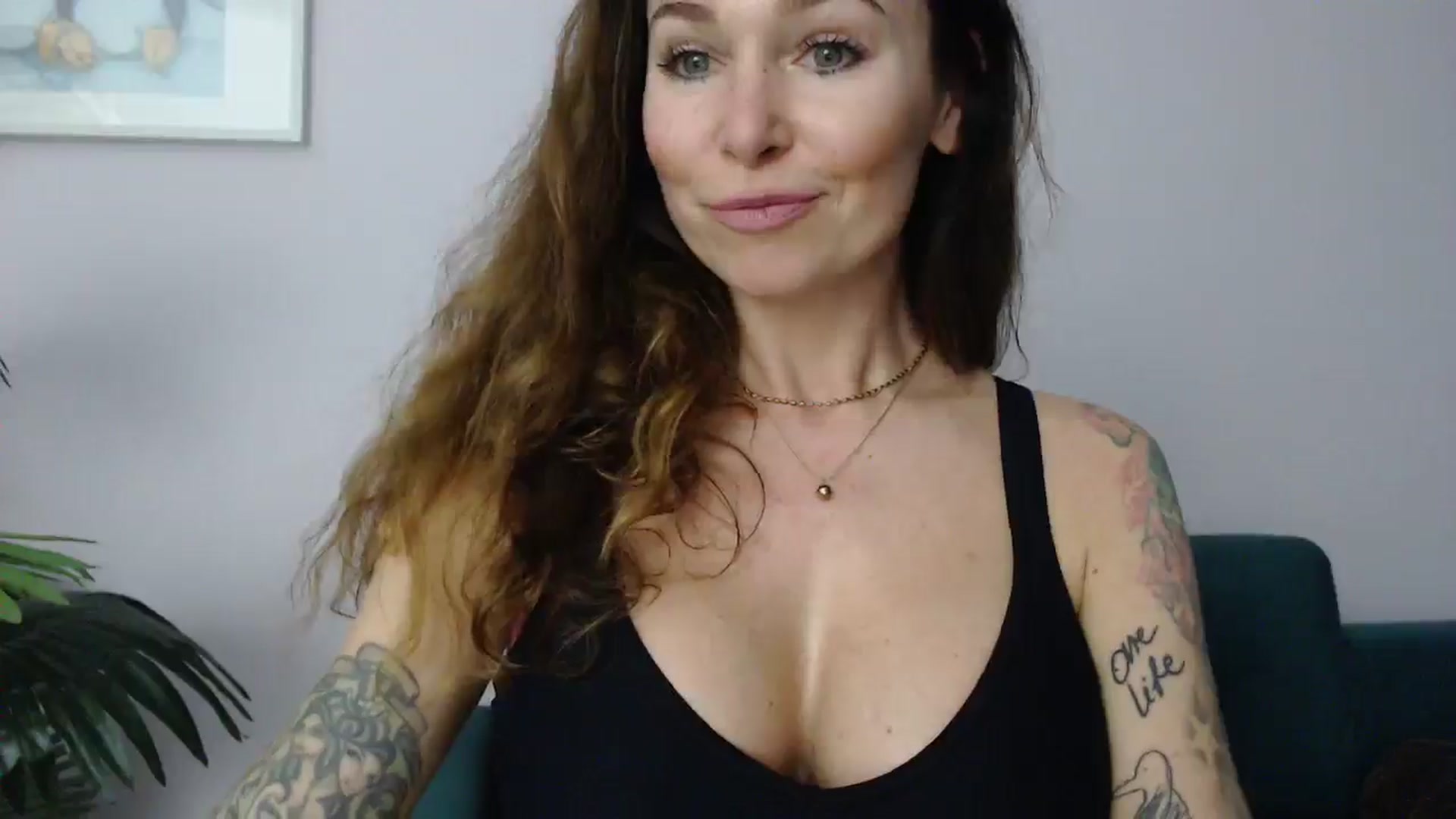 Gallery image thumbnail from Delilah_sweet's myfreecams stream on, 04/15/2025, 18:26 image 18 of 20