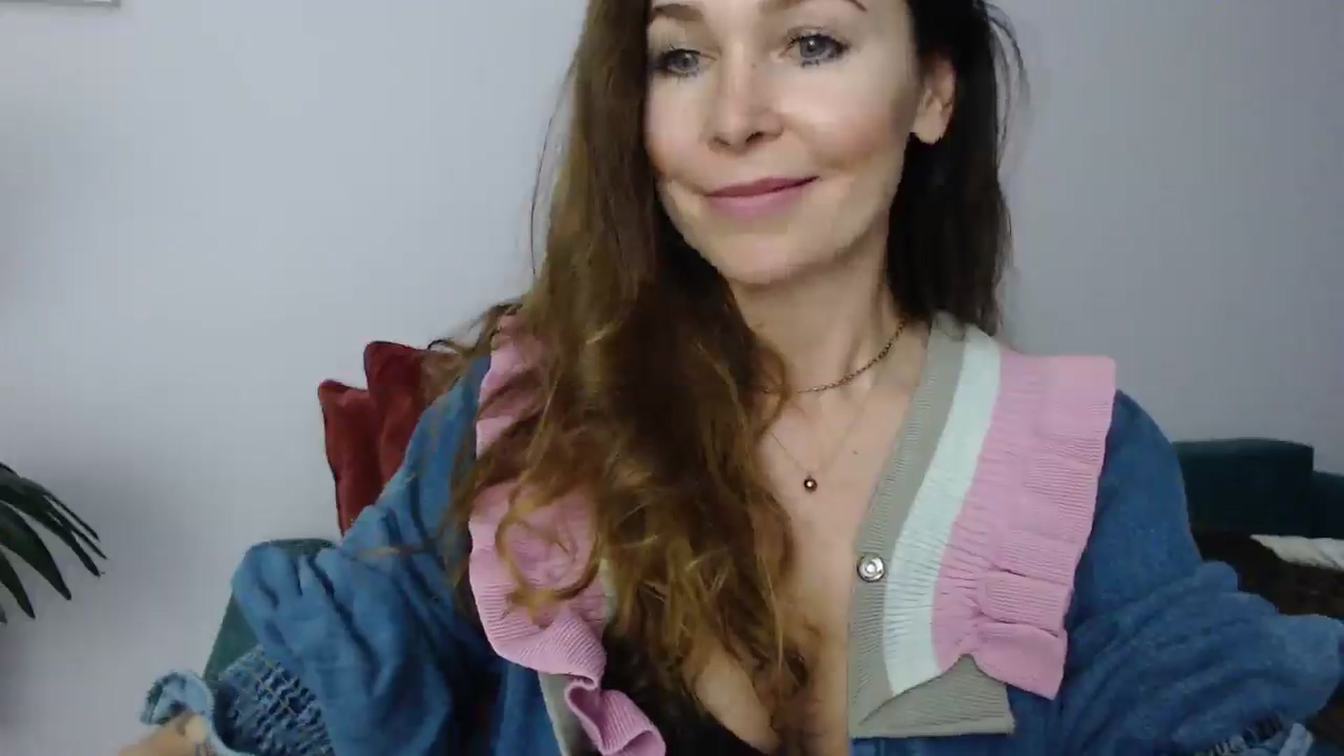 Gallery image thumbnail from Delilah_sweet's myfreecams stream on, 04/15/2025, 18:26 image 3 of 20