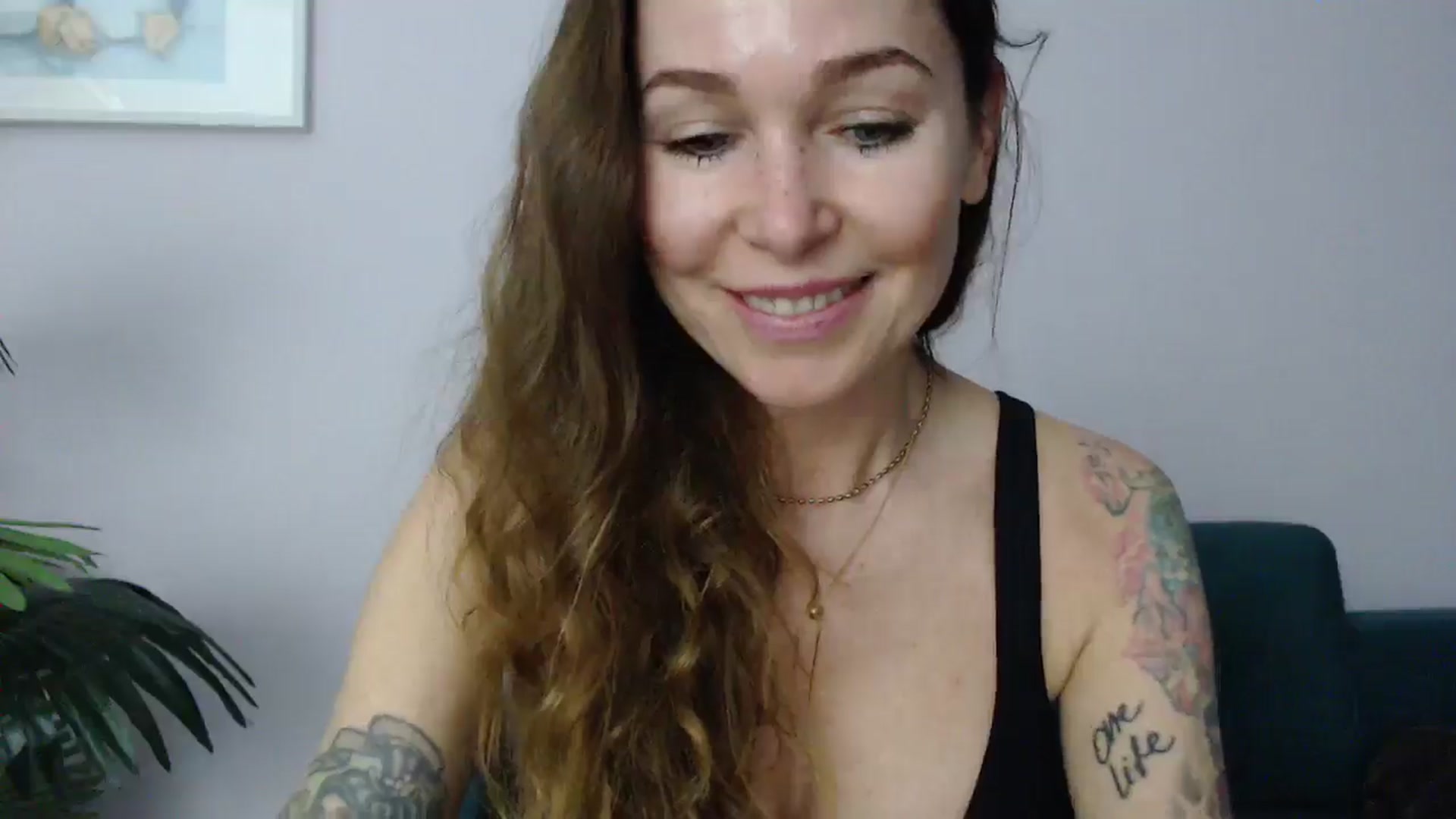 Gallery image thumbnail from Delilah_sweet's myfreecams stream on, 04/15/2025, 18:26 image 16 of 20