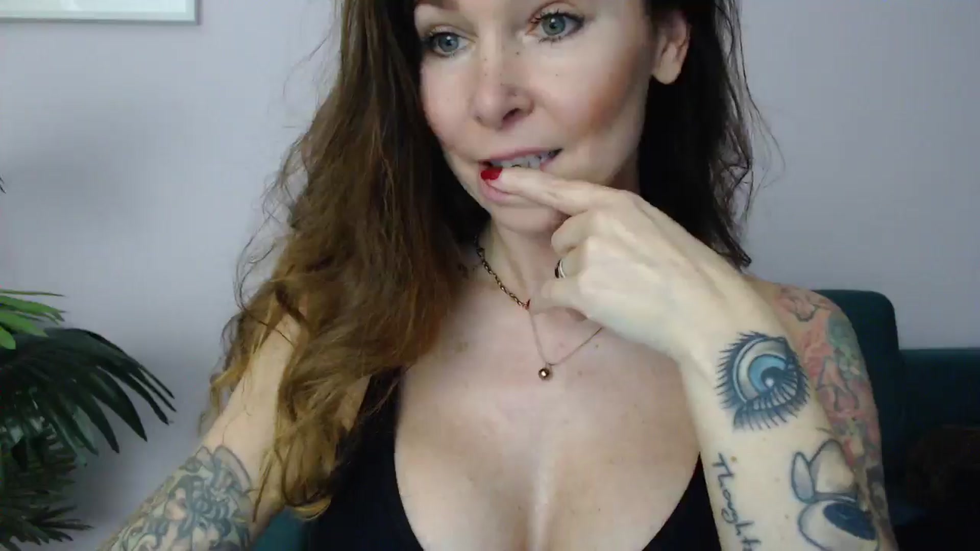 Gallery image thumbnail from Delilah_sweet's myfreecams stream on, 04/16/2025, 15:51 image 10 of 20