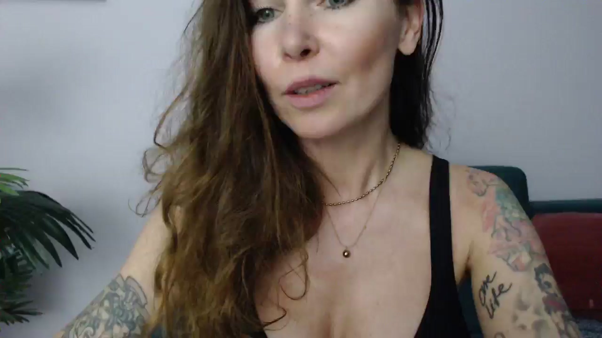 Gallery image thumbnail from Delilah_sweet's myfreecams stream on, 04/16/2025, 18:40 image 16 of 20