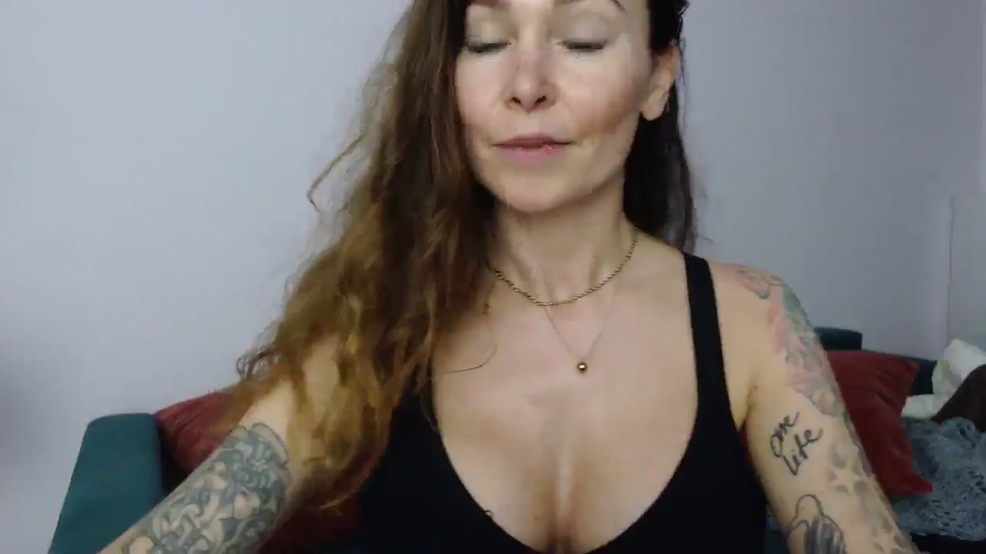 Gallery image thumbnail from Delilah_sweet's myfreecams stream on, 04/16/2025, 18:40 image 10 of 20