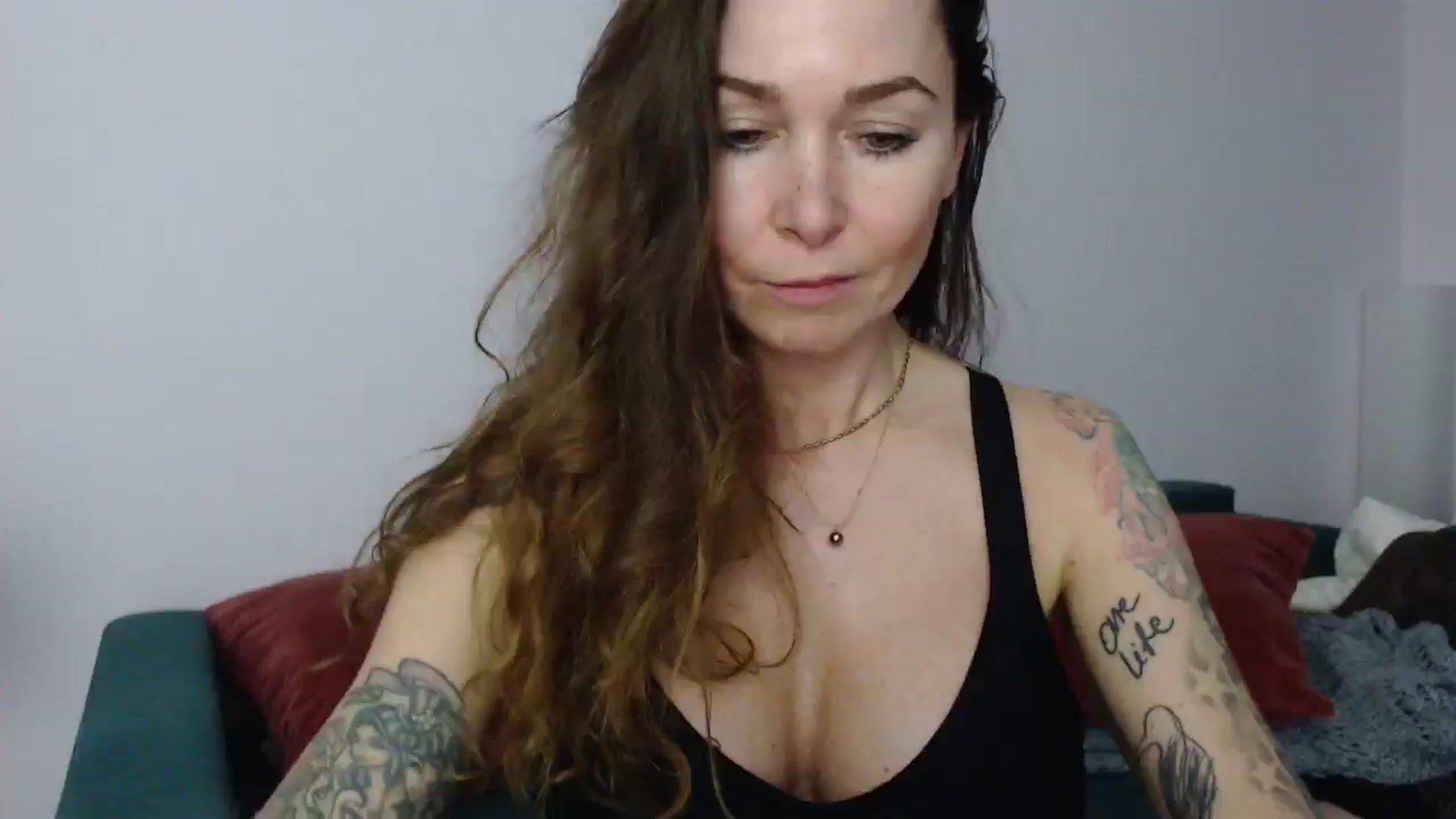 Gallery image thumbnail from Delilah_sweet's myfreecams stream on, 04/16/2025, 18:40 image 6 of 20