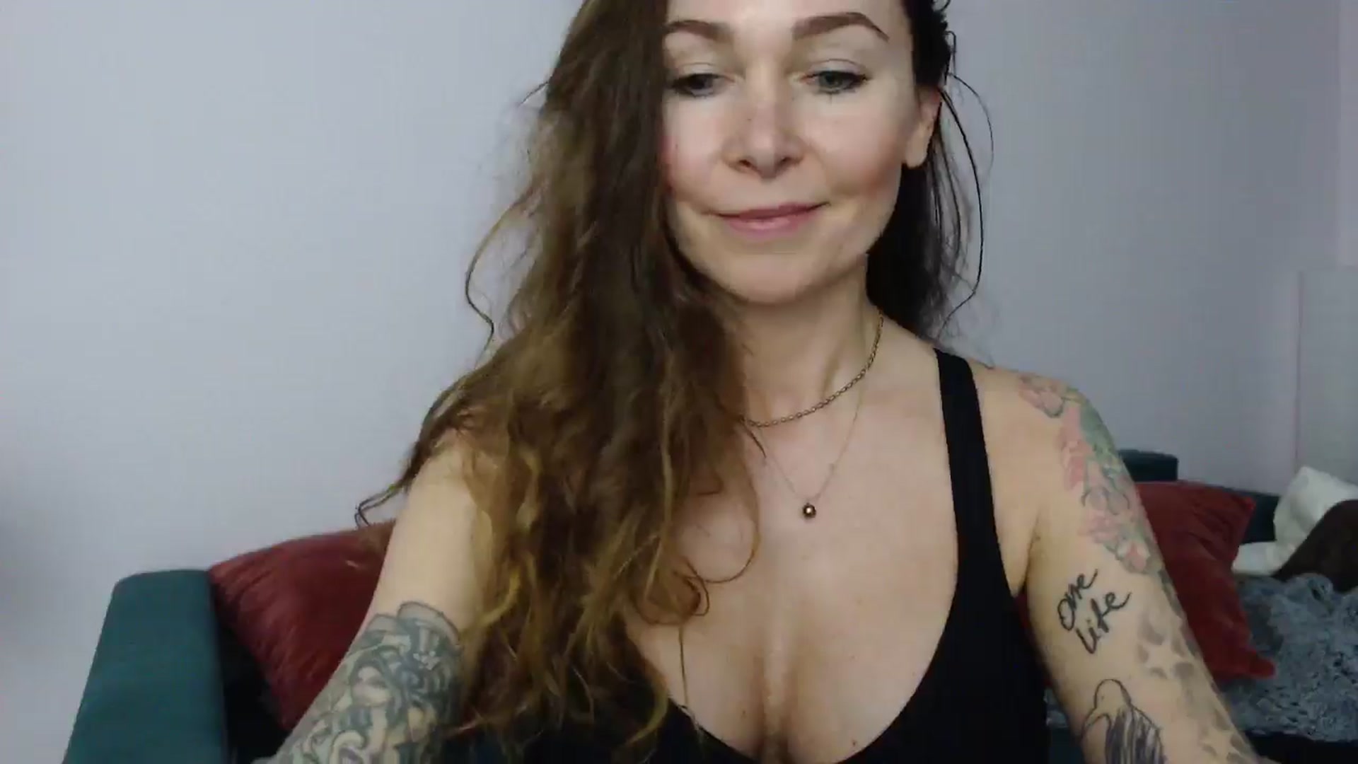 Gallery image thumbnail from Delilah_sweet's myfreecams stream on, 04/16/2025, 18:40 image 4 of 20