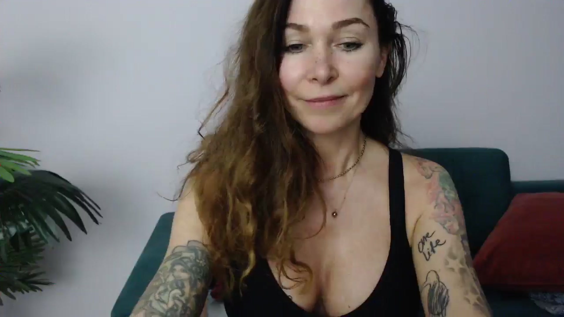 Gallery image thumbnail from Delilah_sweet's myfreecams stream on, 04/16/2025, 18:40 image 15 of 20