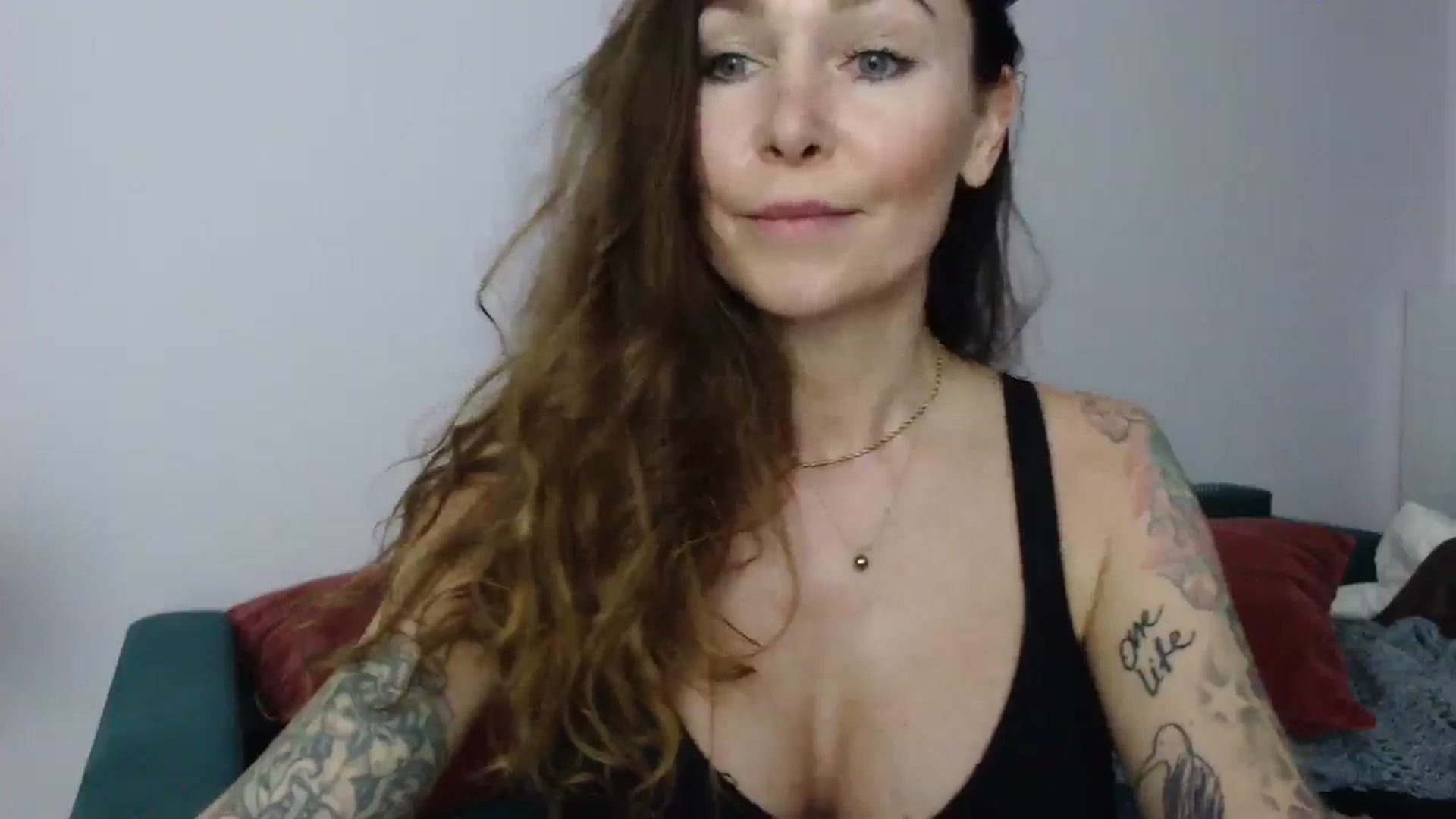 Gallery image thumbnail from Delilah_sweet's myfreecams stream on, 04/16/2025, 18:40 image 9 of 20