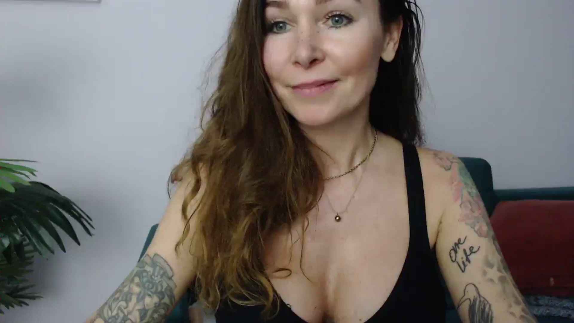 Gallery image thumbnail from Delilah_sweet's myfreecams stream on, 04/16/2025, 18:40 image 18 of 20