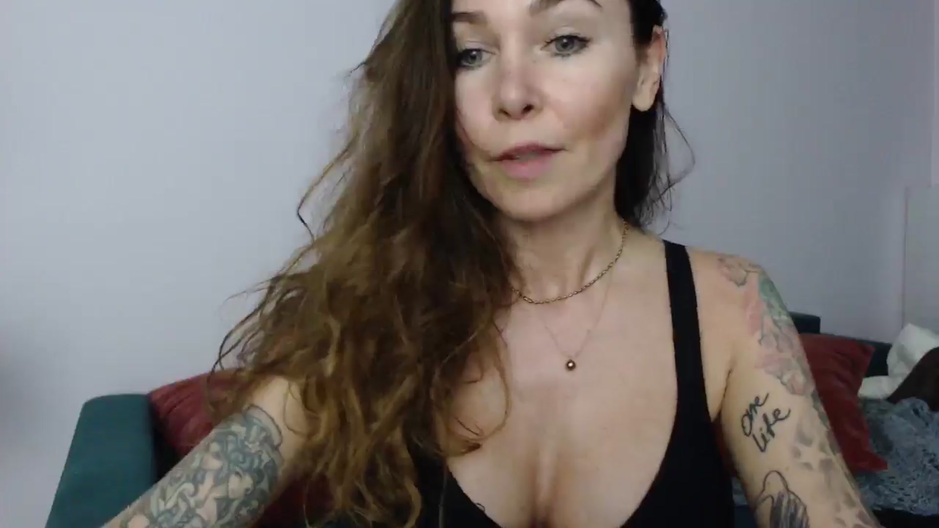 Gallery image thumbnail from Delilah_sweet's myfreecams stream on, 04/16/2025, 18:40 image 8 of 20