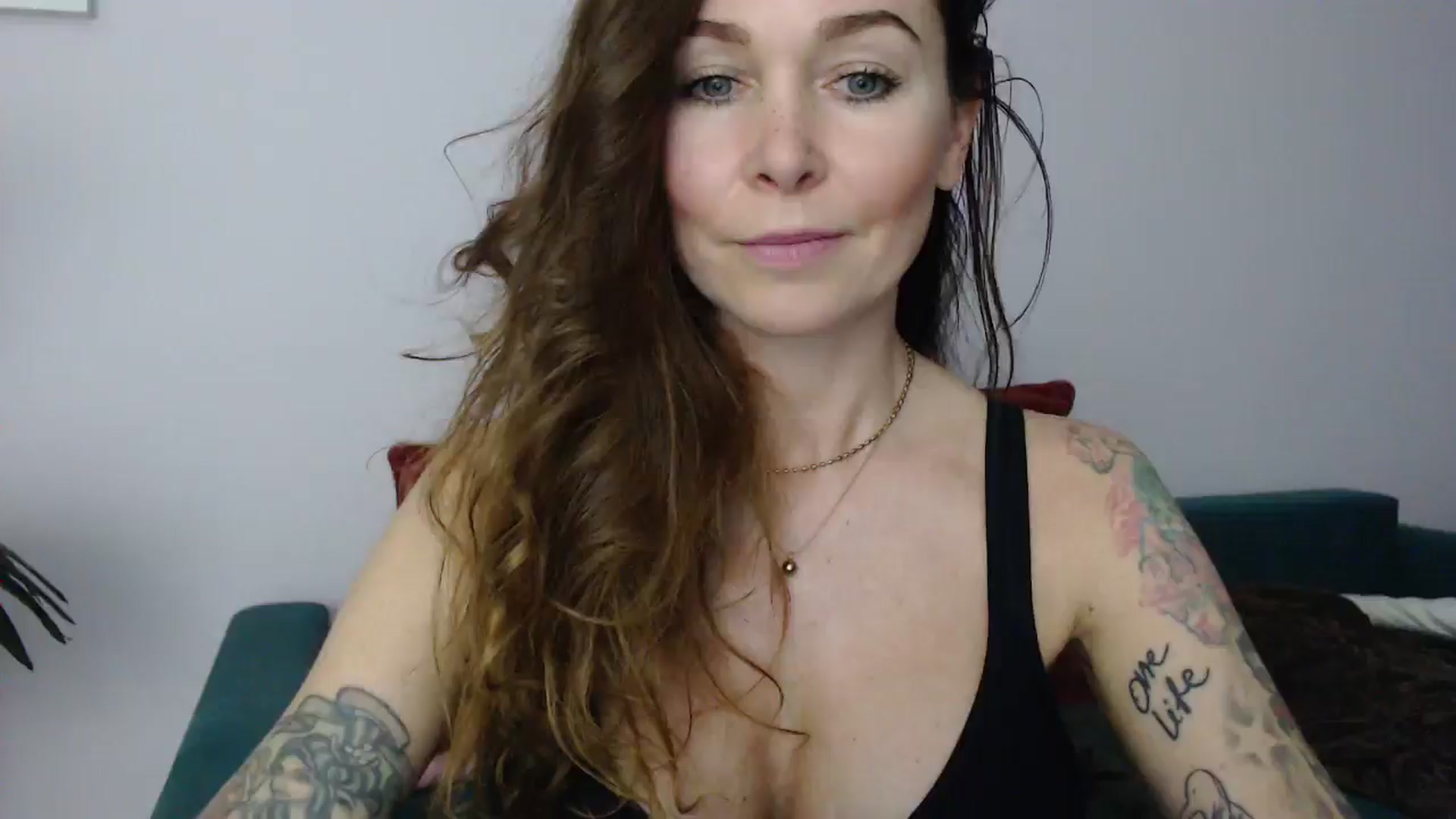 Gallery image thumbnail from Delilah_sweet's myfreecams stream on, 04/17/2025, 14:18 image 16 of 20