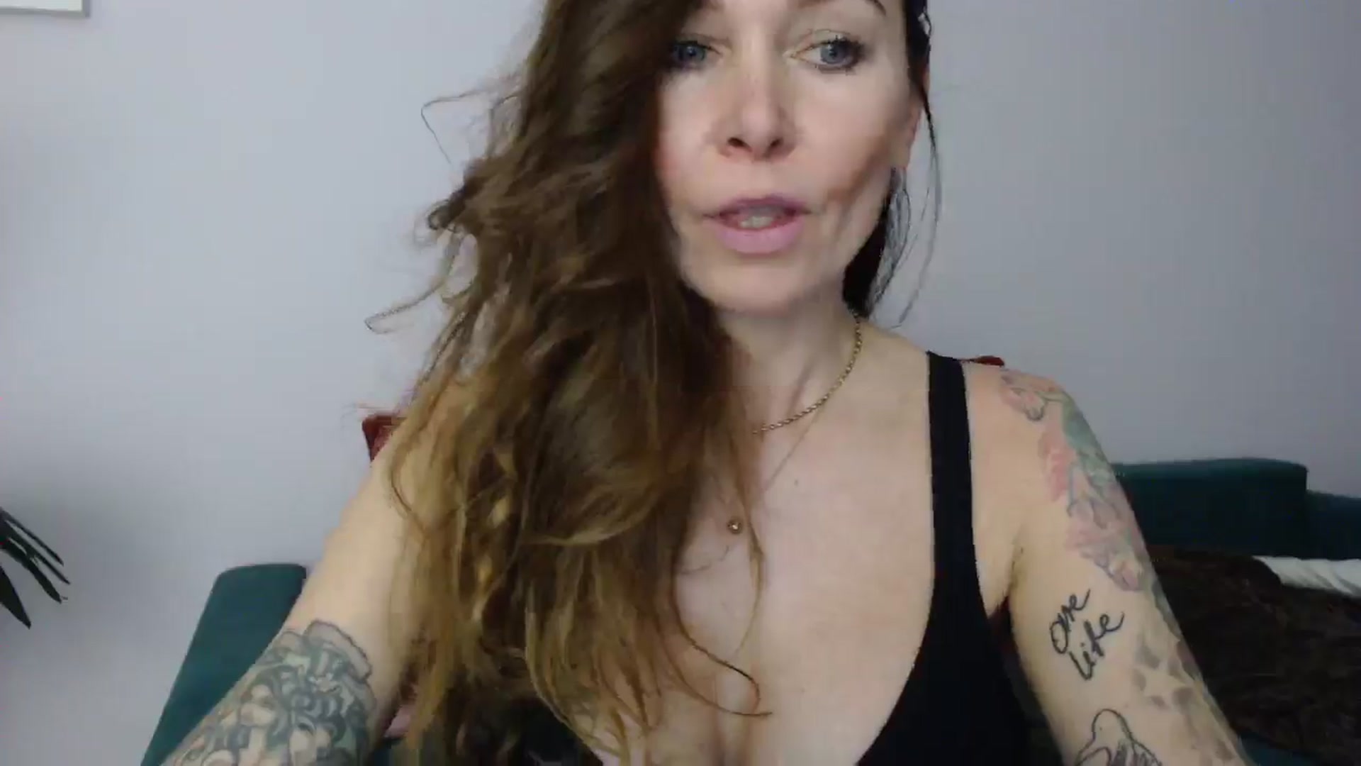 Gallery image thumbnail from Delilah_sweet's myfreecams stream on, 04/17/2025, 14:18 image 14 of 20