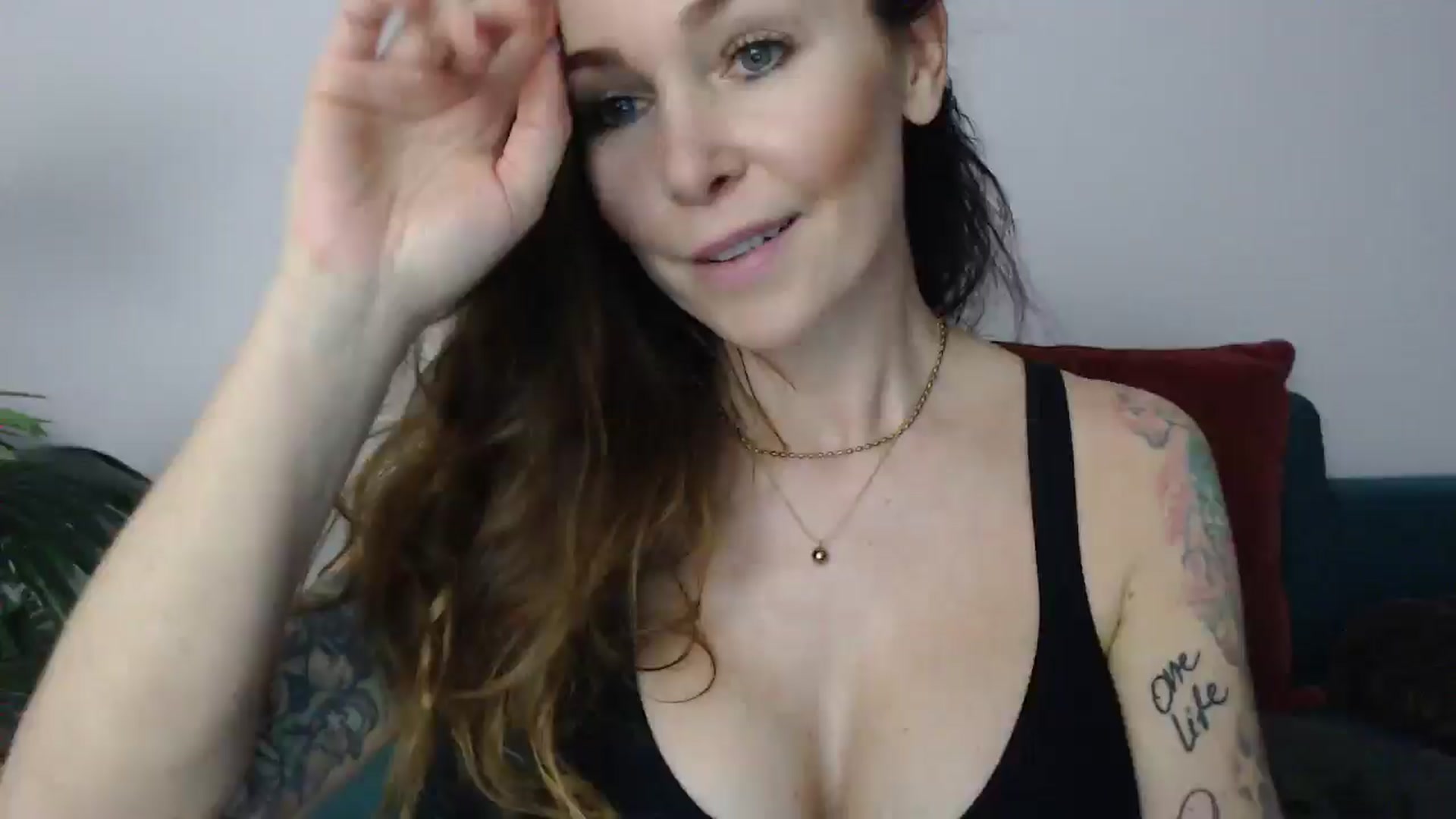 Gallery image thumbnail from Delilah_sweet's myfreecams stream on, 04/17/2025, 14:18 image 6 of 20