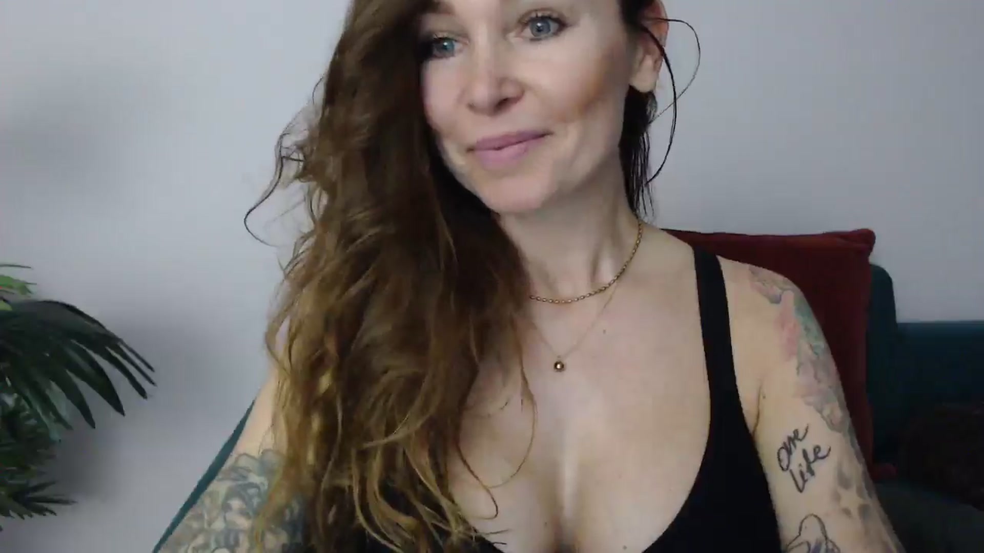 Gallery image thumbnail from Delilah_sweet's myfreecams stream on, 04/17/2025, 14:18 image 12 of 20
