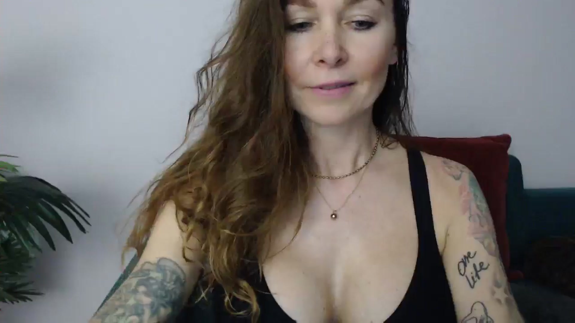 Gallery image thumbnail from Delilah_sweet's myfreecams stream on, 04/17/2025, 14:18 image 3 of 20