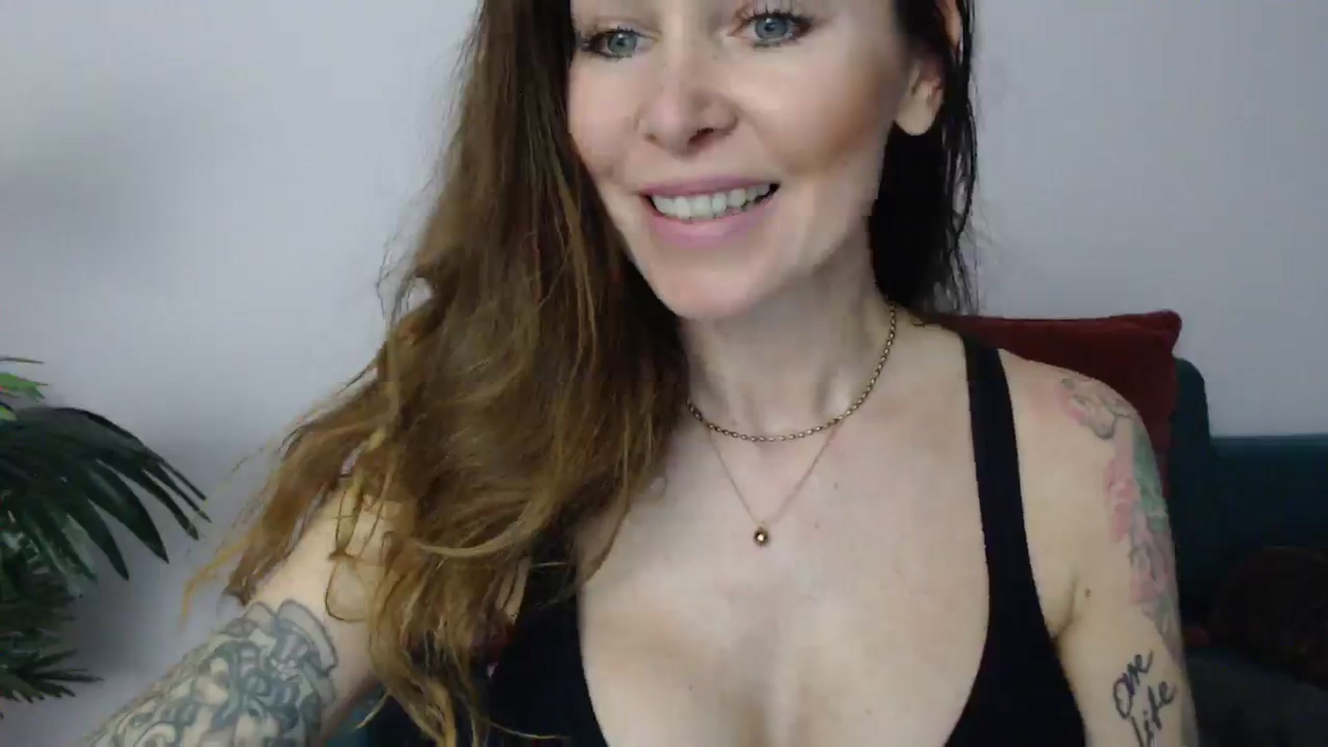 Gallery image thumbnail from Delilah_sweet's myfreecams stream on, 04/17/2025, 14:18 image 2 of 20