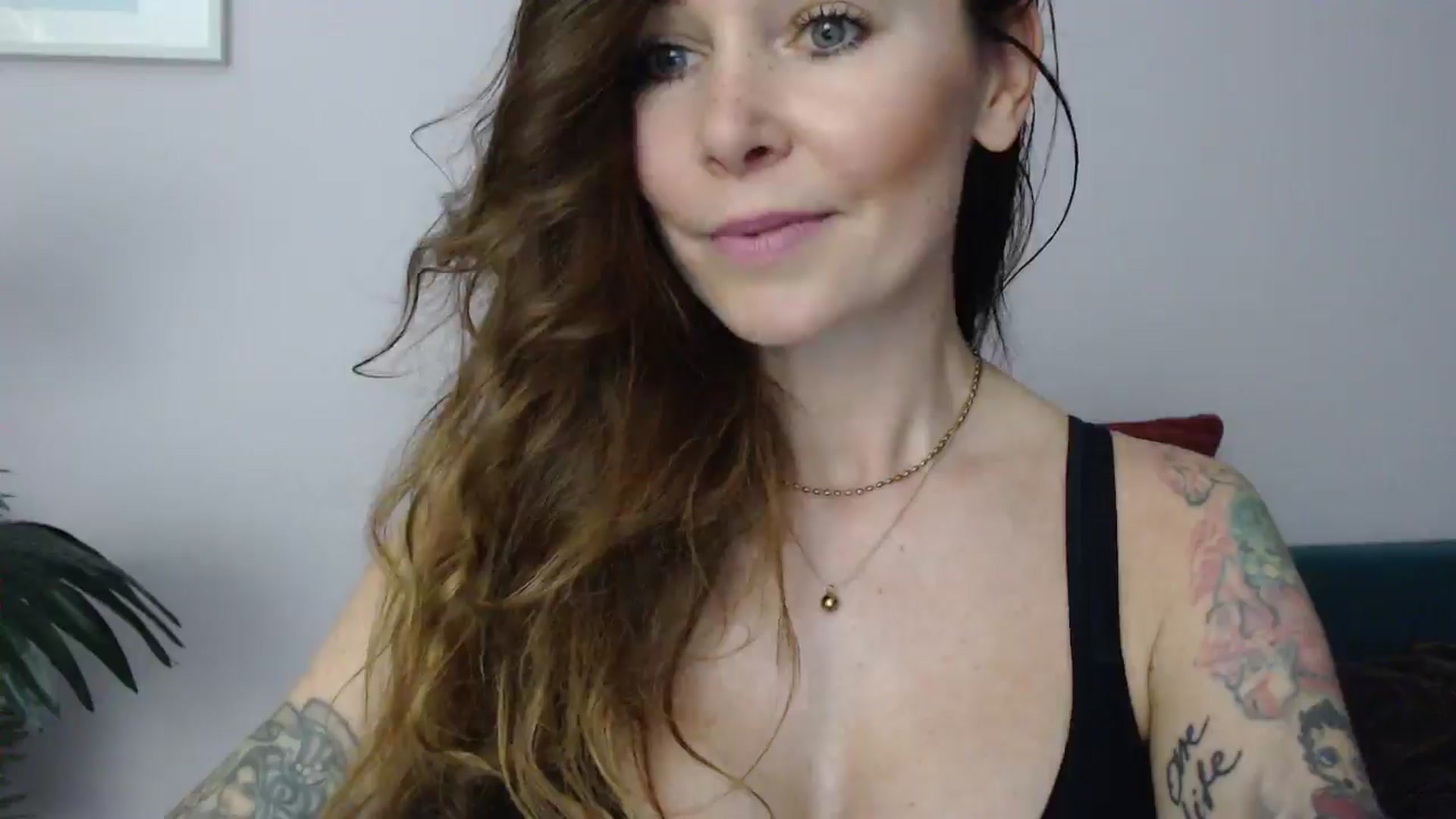 Gallery image thumbnail from Delilah_sweet's myfreecams stream on, 04/17/2025, 14:18 image 13 of 20