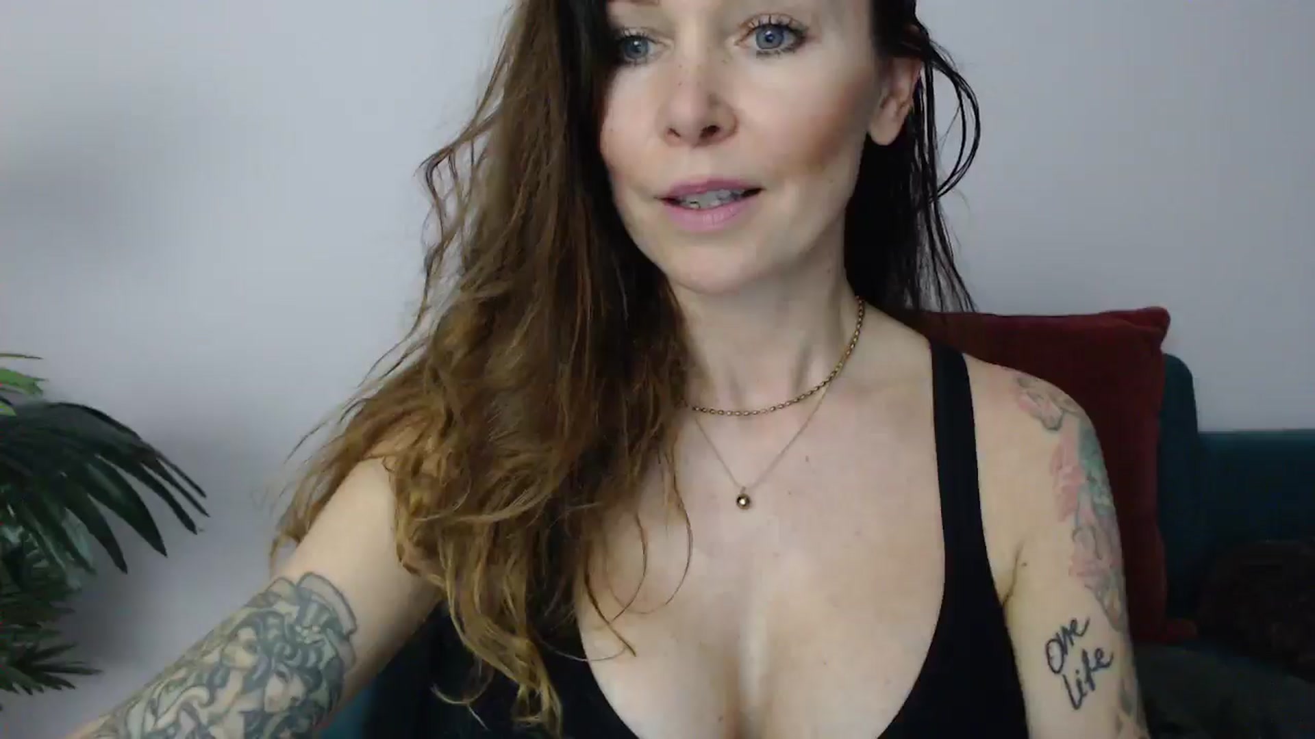 Gallery image thumbnail from Delilah_sweet's myfreecams stream on, 04/17/2025, 14:18 image 4 of 20