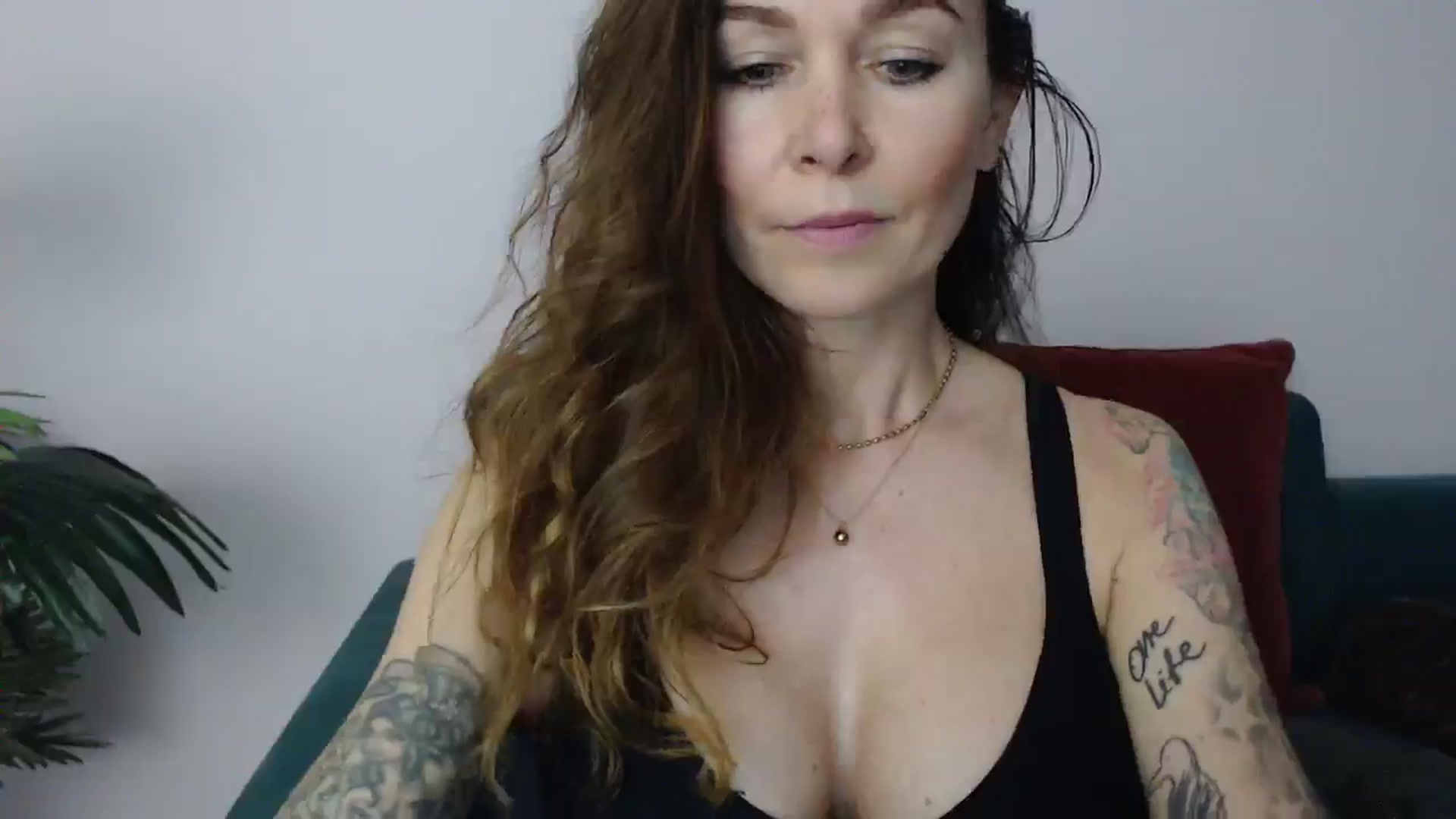Gallery image thumbnail from Delilah_sweet's myfreecams stream on, 04/17/2025, 14:18 image 8 of 20