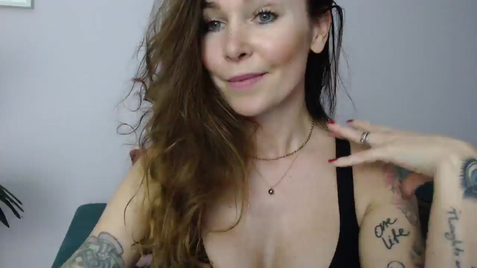 Gallery image thumbnail from Delilah_sweet's myfreecams stream on, 04/17/2025, 16:50 image 12 of 20