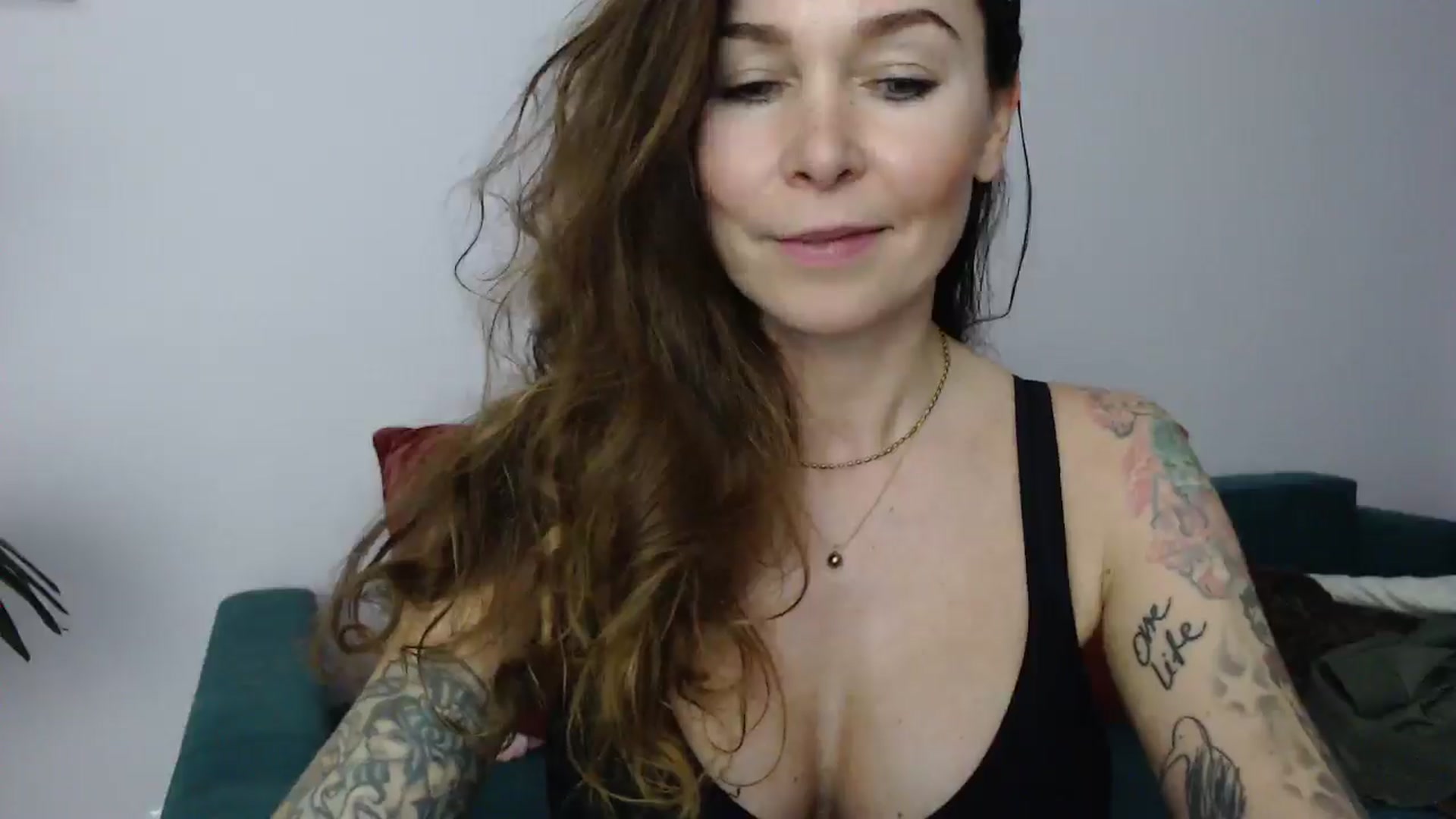 Gallery image thumbnail from Delilah_sweet's myfreecams stream on, 04/17/2025, 16:50 image 15 of 20