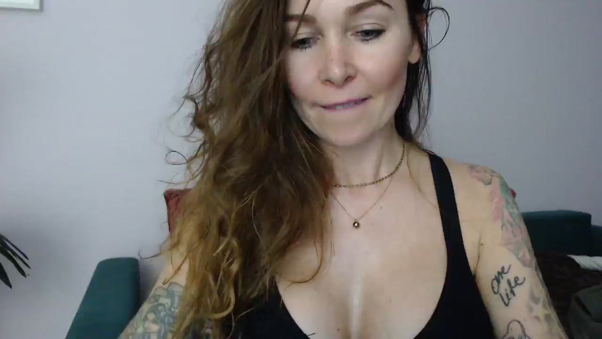 Gallery image thumbnail from Delilah_sweet's myfreecams stream on, 04/17/2025, 16:50 image 8 of 20