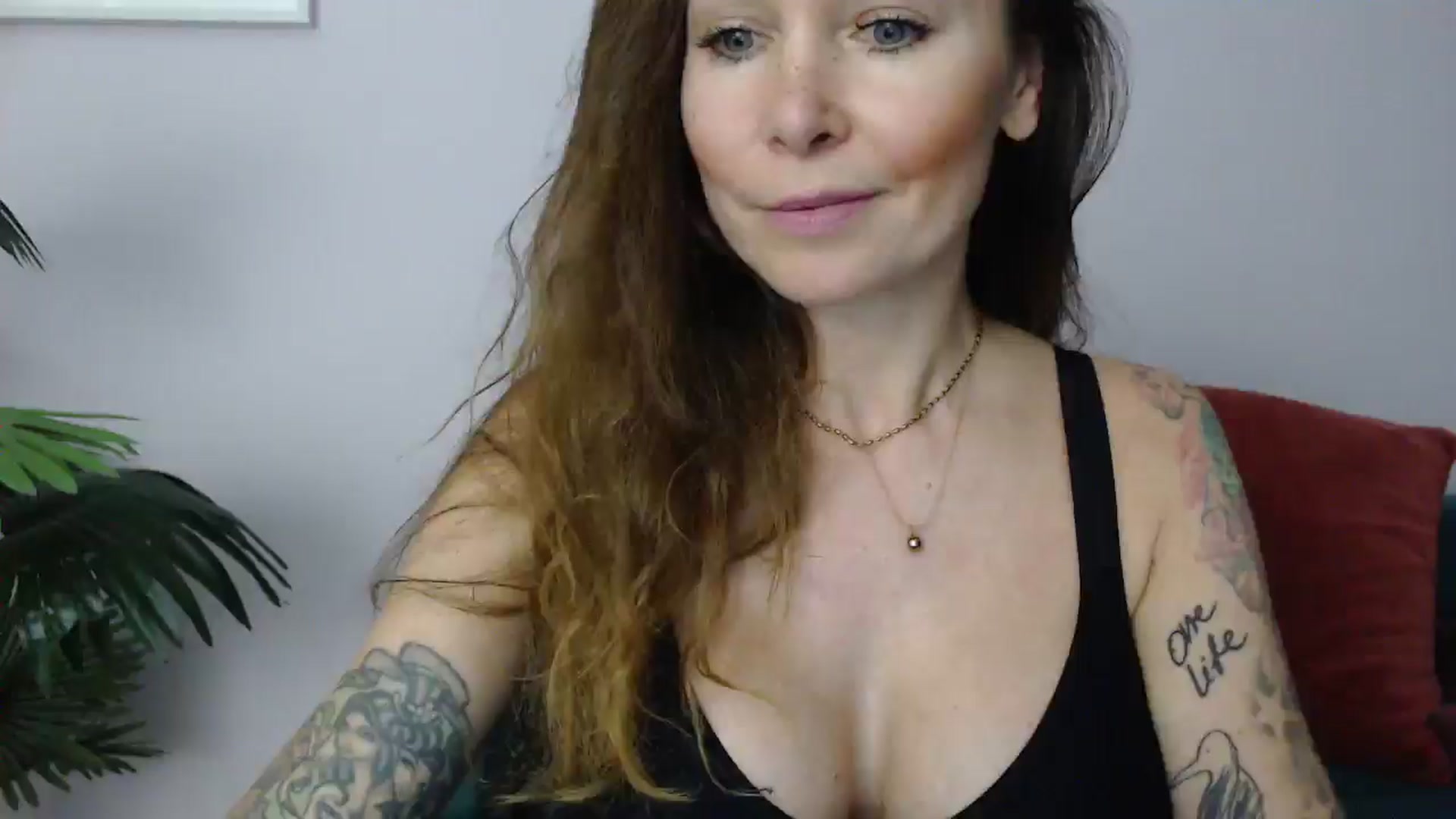 Gallery image thumbnail from Delilah_sweet's myfreecams stream on, 04/22/2025, 17:09 image 17 of 20