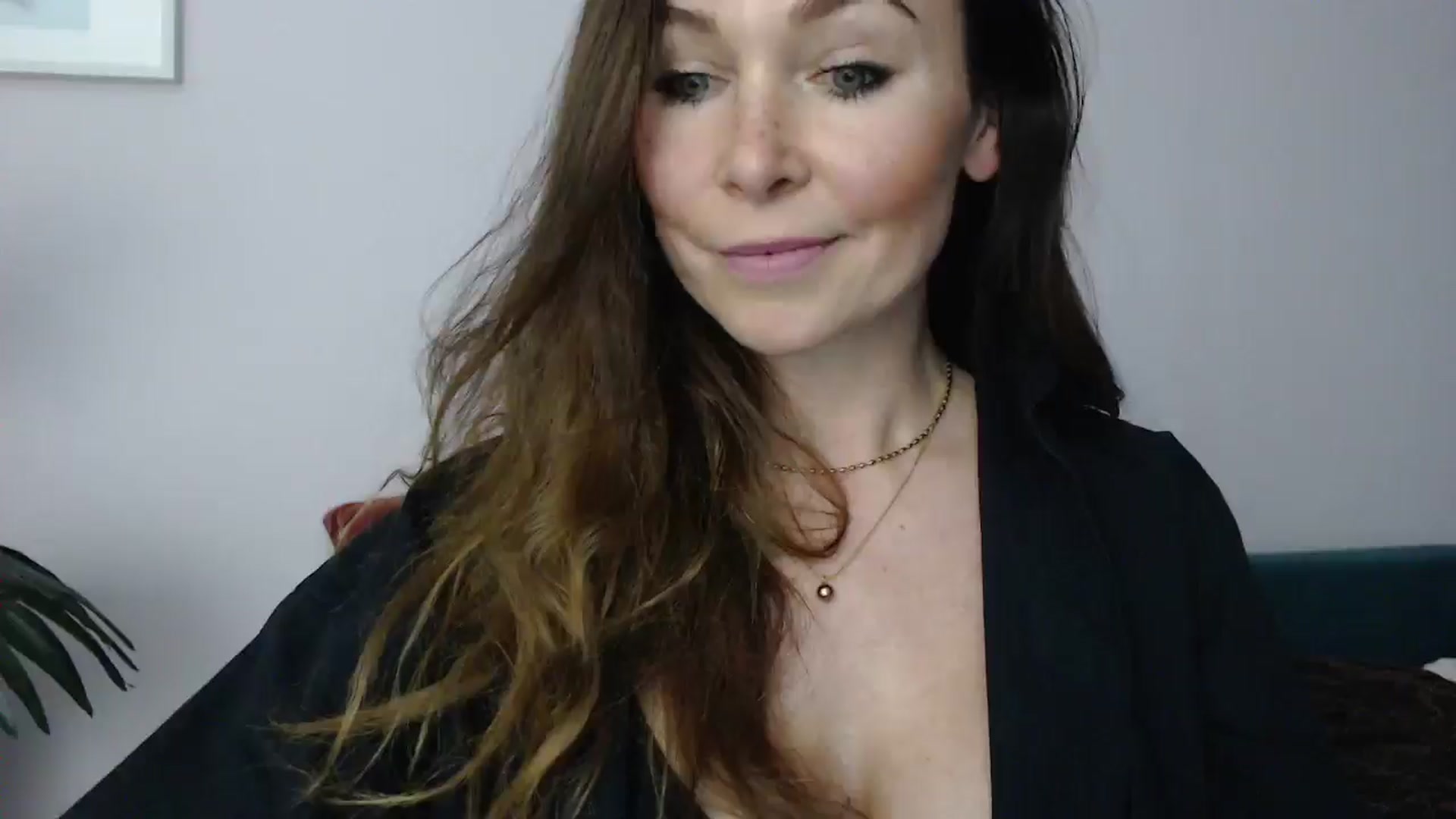Gallery image thumbnail from Delilah_sweet's myfreecams stream on, 05/06/2025, 17:10 image 15 of 20