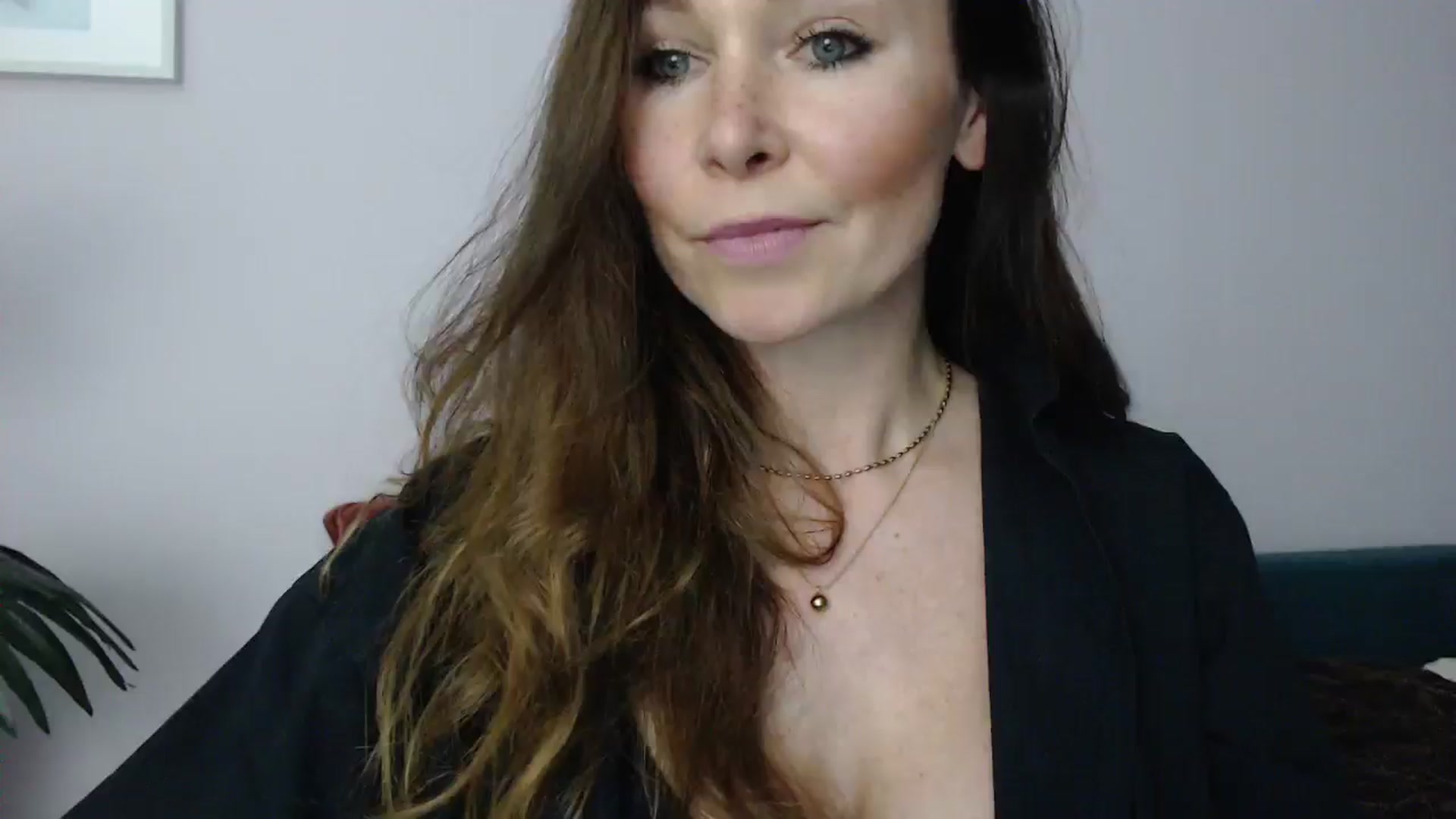 Gallery image thumbnail from Delilah_sweet's myfreecams stream on, 05/06/2025, 17:10 image 16 of 20