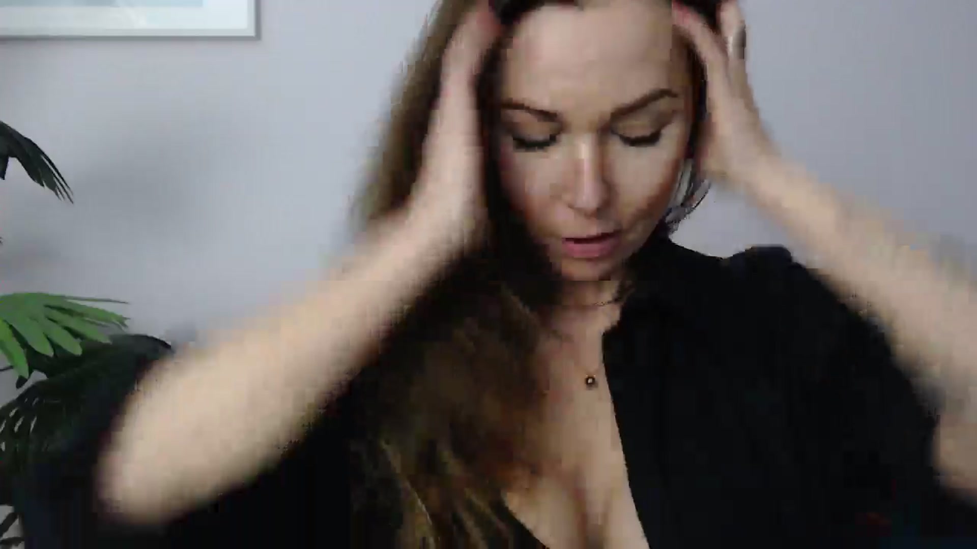 Gallery image thumbnail from Delilah_sweet's myfreecams stream on, 05/06/2025, 19:10 image 16 of 20